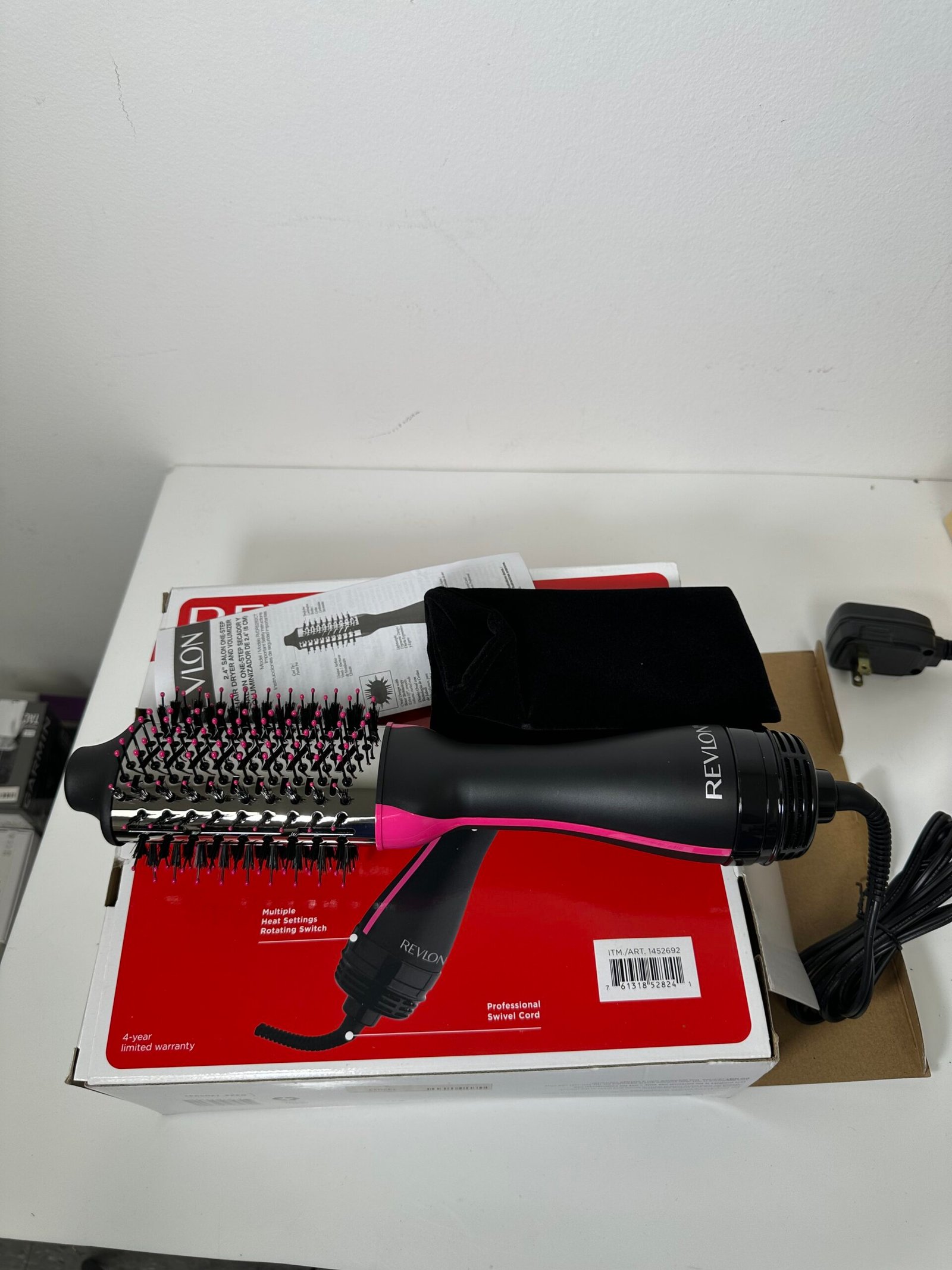 REVLON One-Step Volumizer Hair Dryer and Hot Air Brush - Novo (Open Box) - Imagem 4