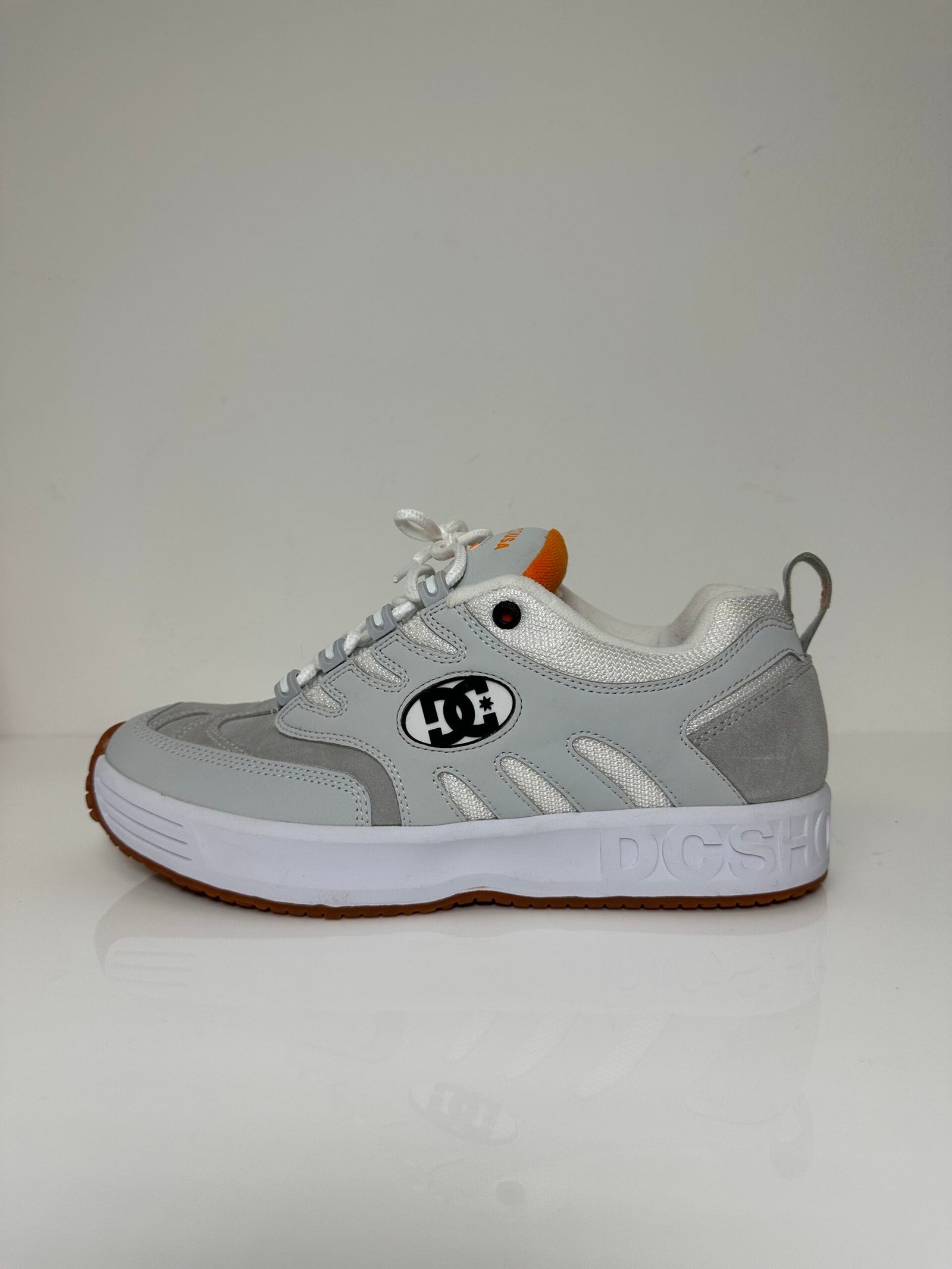 Tênis DC Lukoda Skate Inspired White / Orange - US 12 / BR 43