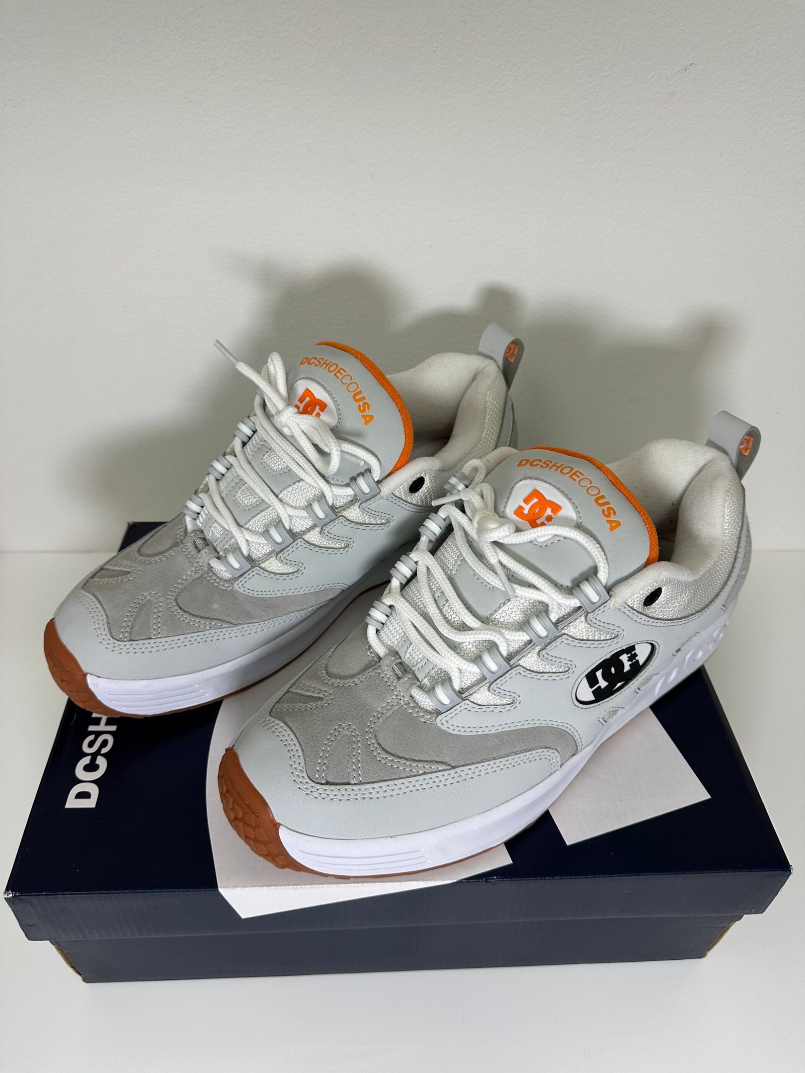 Tênis DC Lukoda Skate Inspired White / Orange - US 12 / BR 43 - Imagem 2