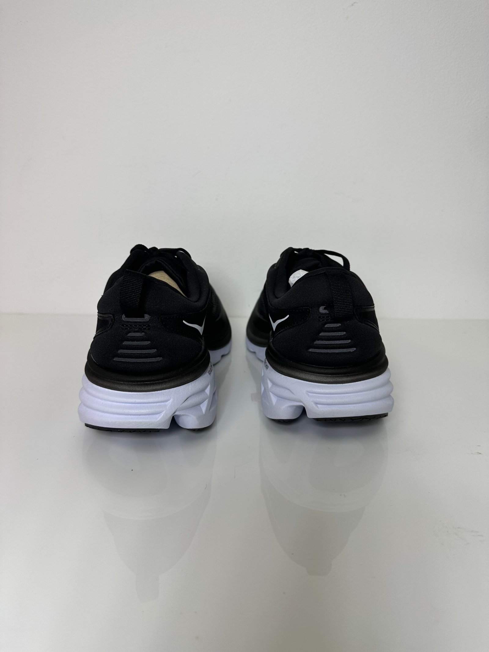 Tênis Hoka Bondi 8 Masculino - Black / White - US 11 / BR 43 - Imagem 6