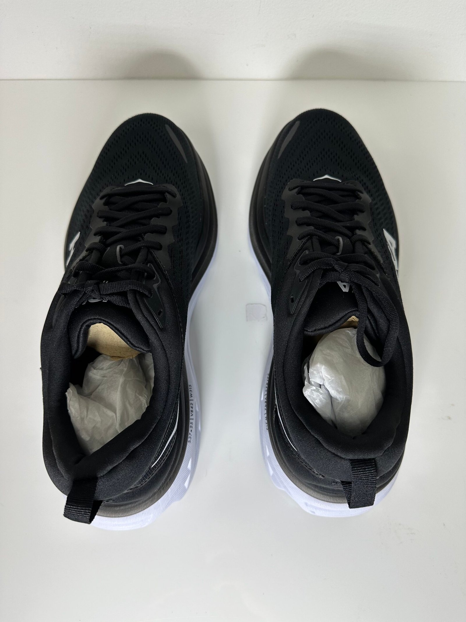 Tênis Hoka Bondi 8 Masculino - Black / White - US 11 / BR 43 - Imagem 5