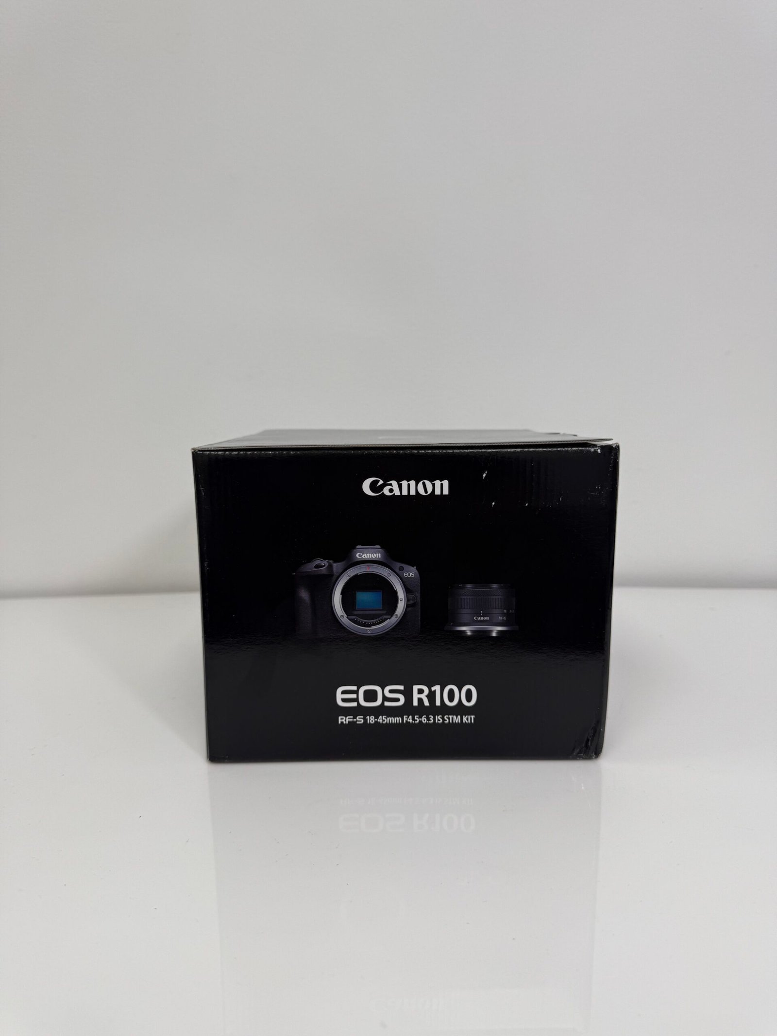 Camera Canon EOS R100