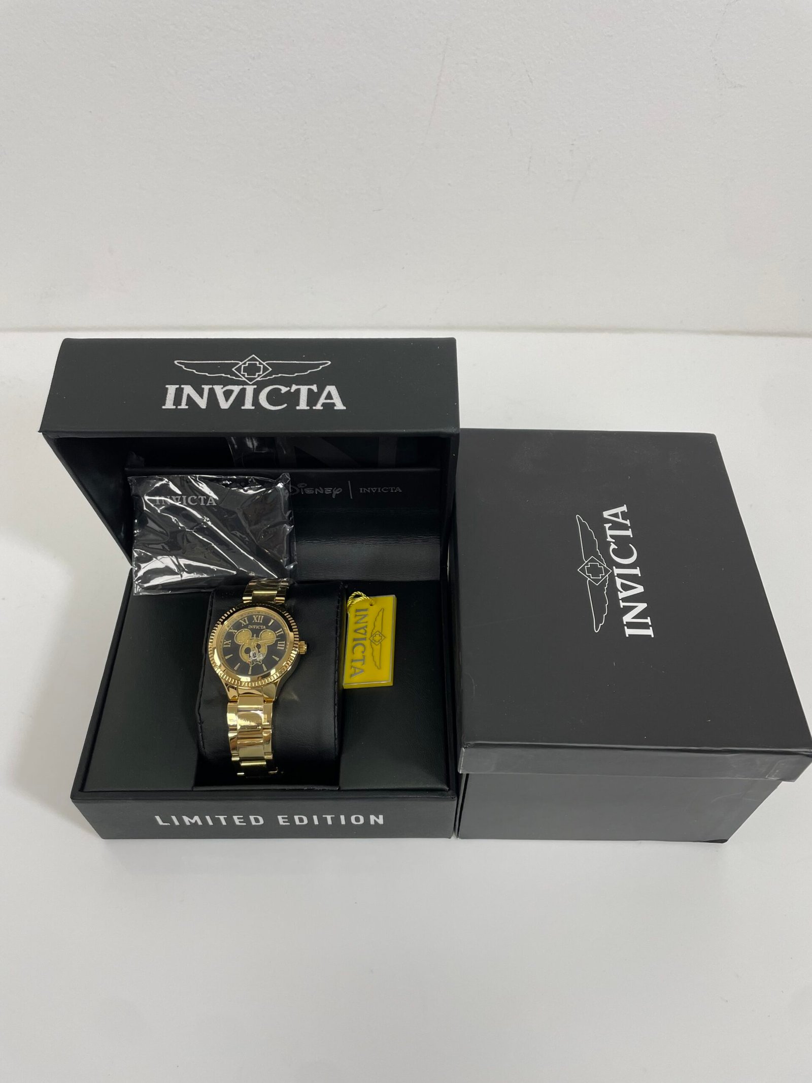 Relogio Invicta Disney Limited Edition Mickey Mouse Women's Watch - 36mm, Gold (38674)