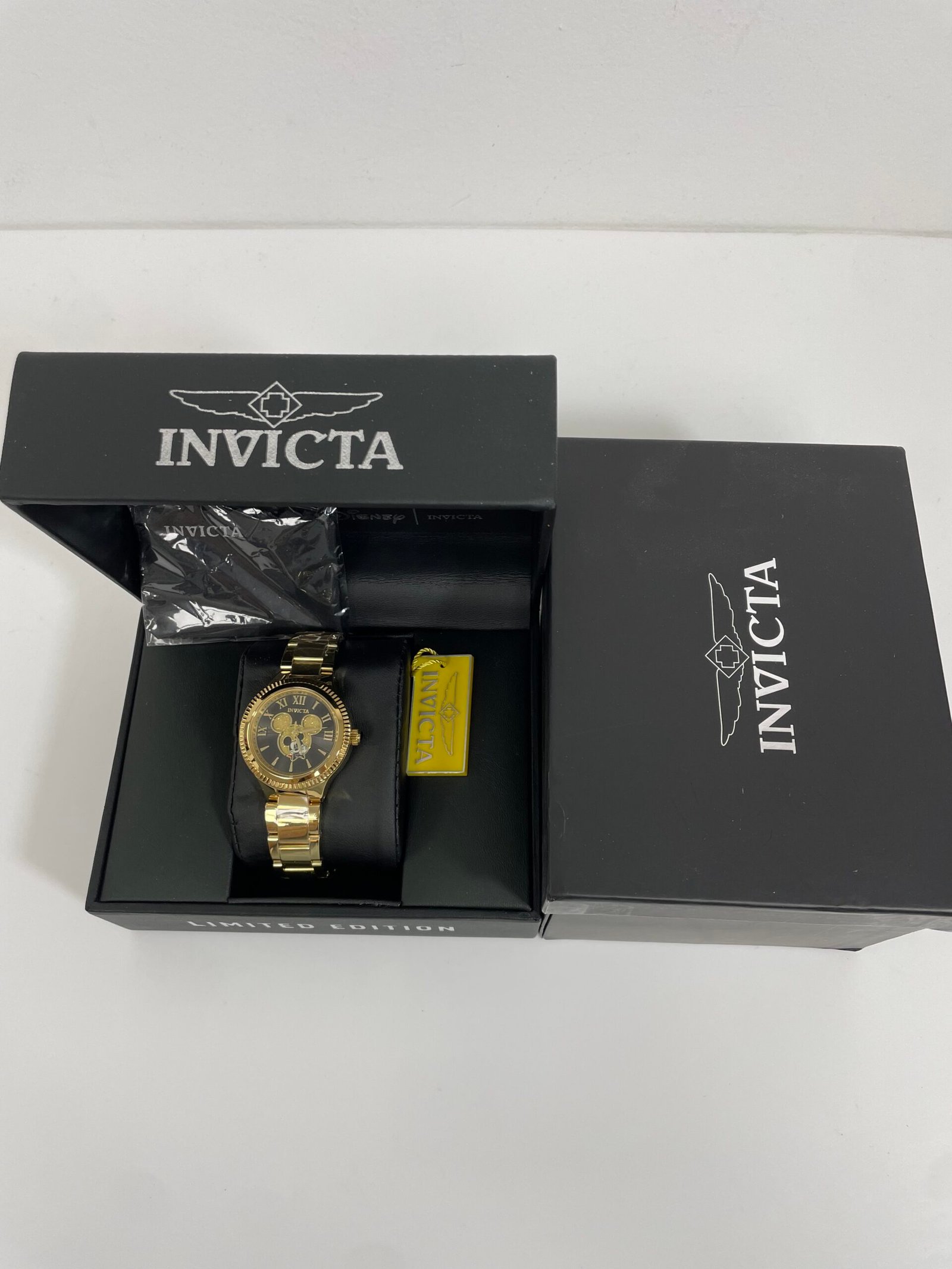 Relogio Invicta Disney Limited Edition Mickey Mouse Women's Watch - 36mm, Gold (38674) - Imagem 2