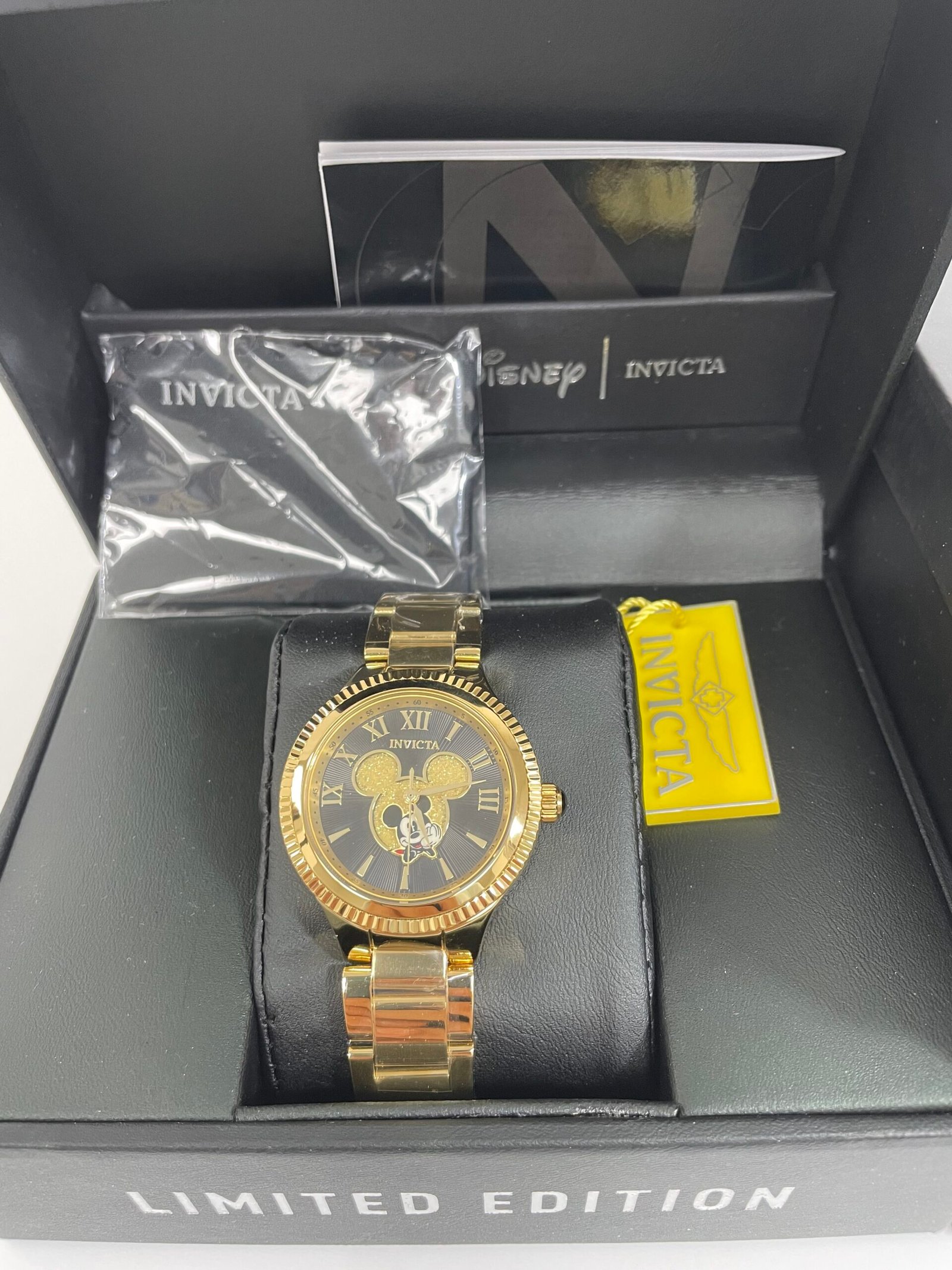 Relogio Invicta Disney Limited Edition Mickey Mouse Women's Watch - 36mm, Gold (38674) - Imagem 3