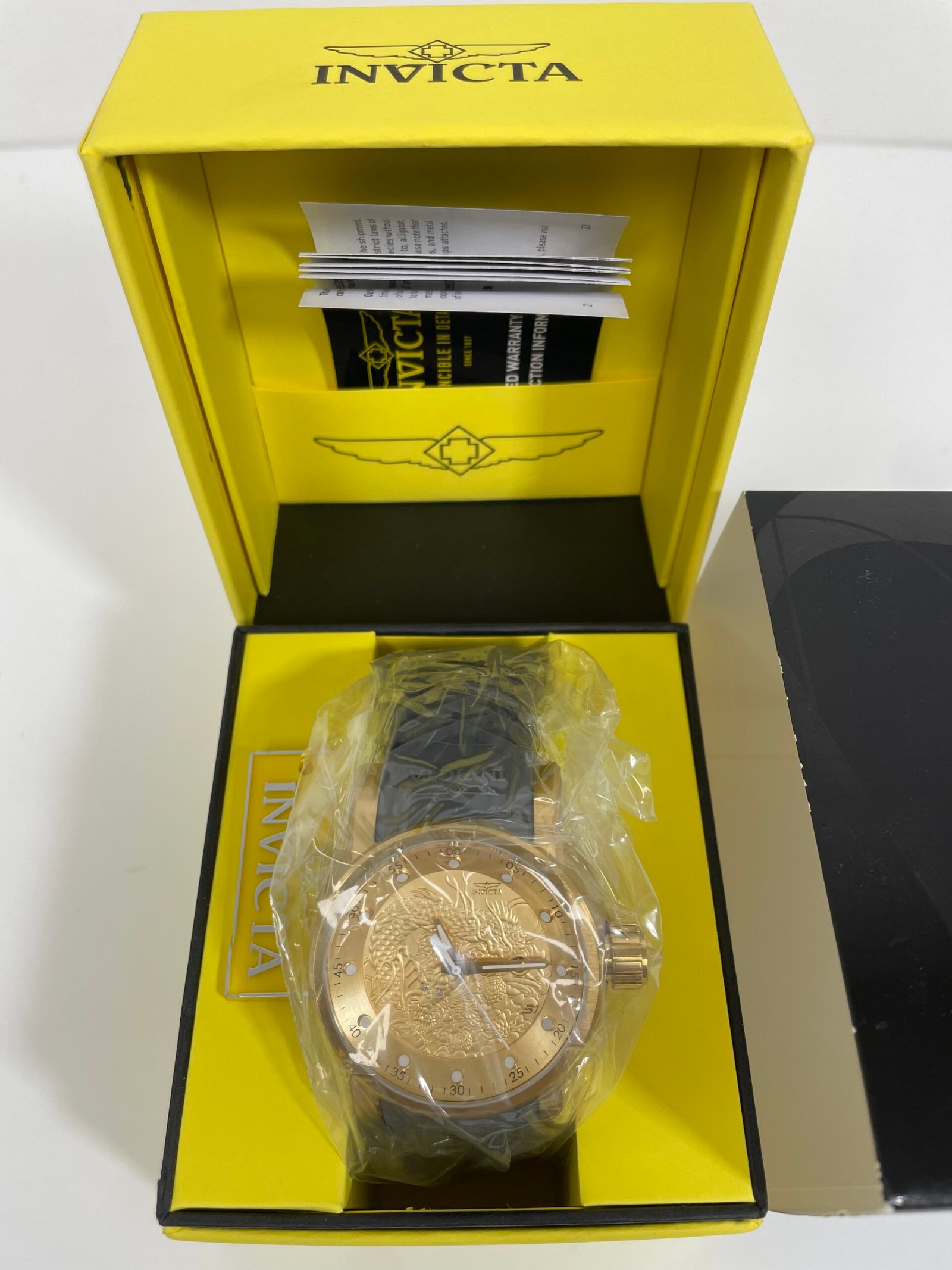 Relogio Invicta S1 Dragon Yakuza Men's Watch - 48mm, Grey, Yellow (41145) - Imagem 2