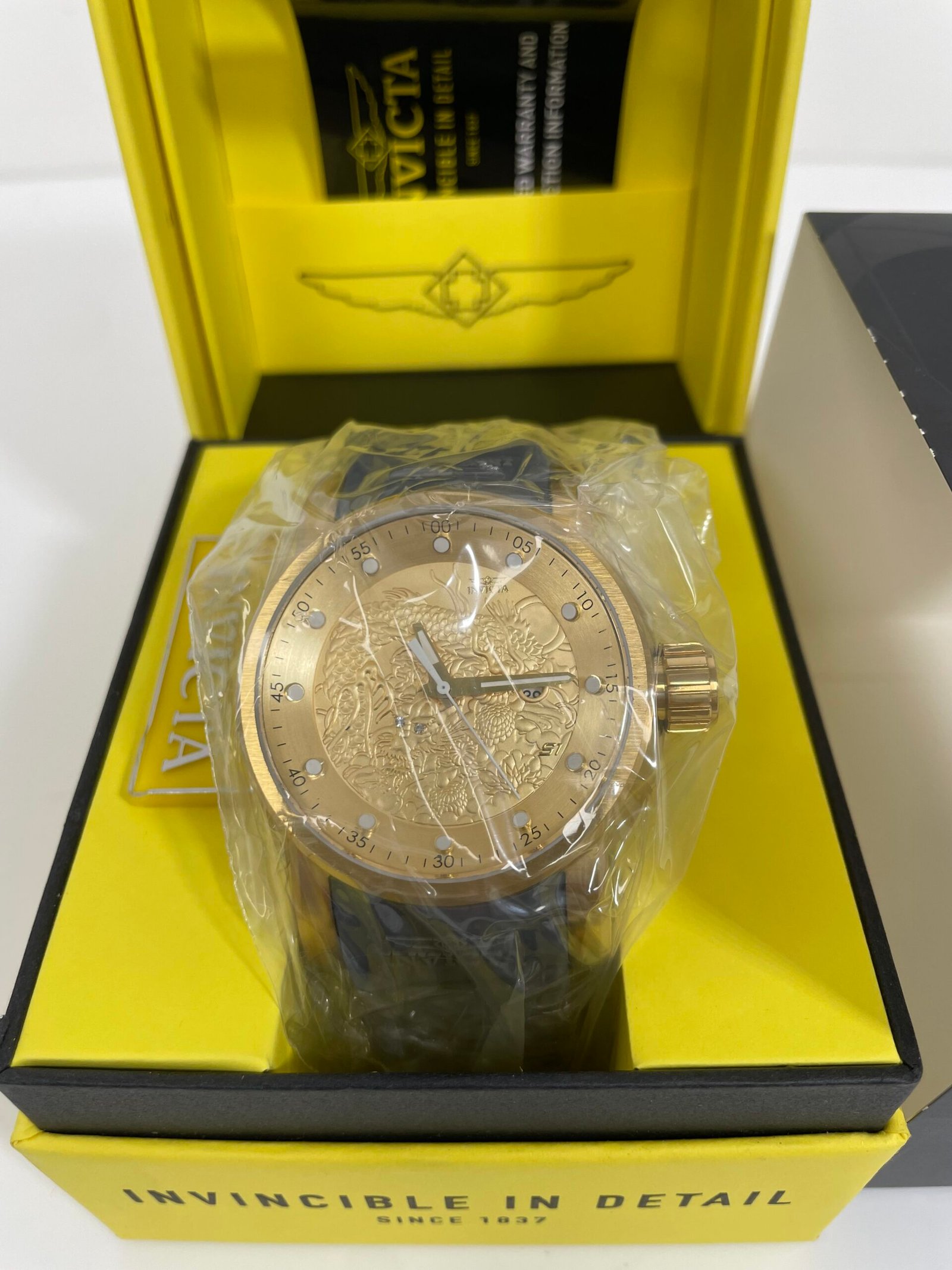 Relogio Invicta S1 Dragon Yakuza Men's Watch - 48mm, Grey, Yellow (41145) - Imagem 3