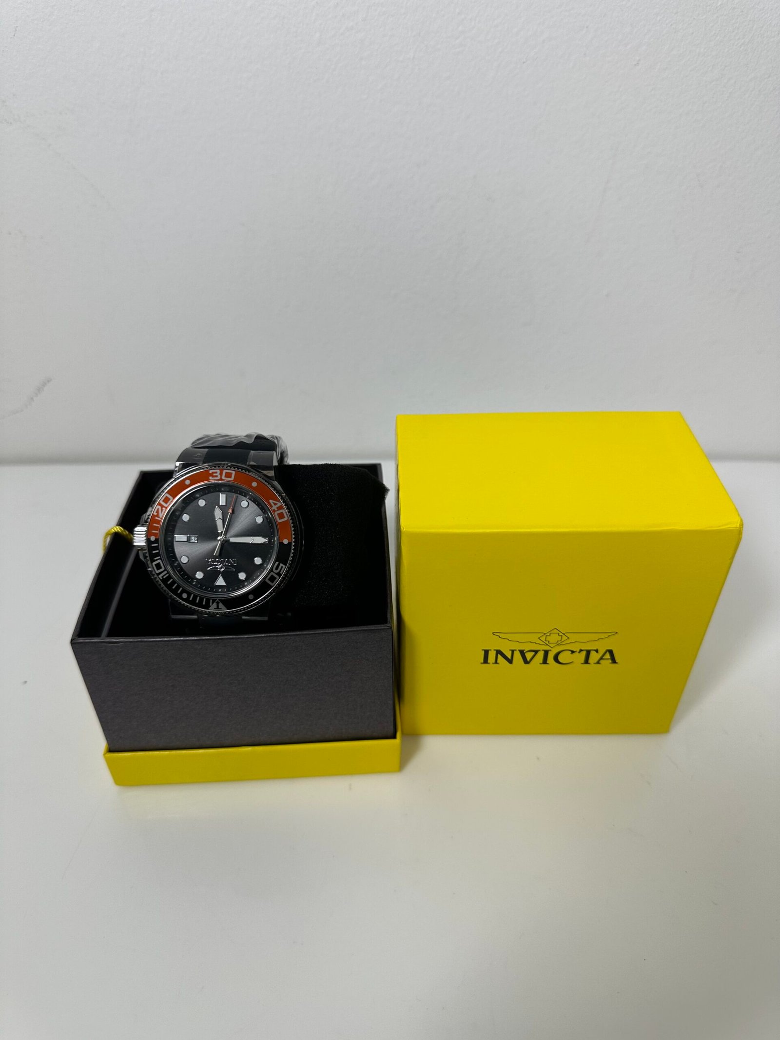 Invicta Pro Diver 38887 Men's - 51mm, Black and Orange - Imagem 2