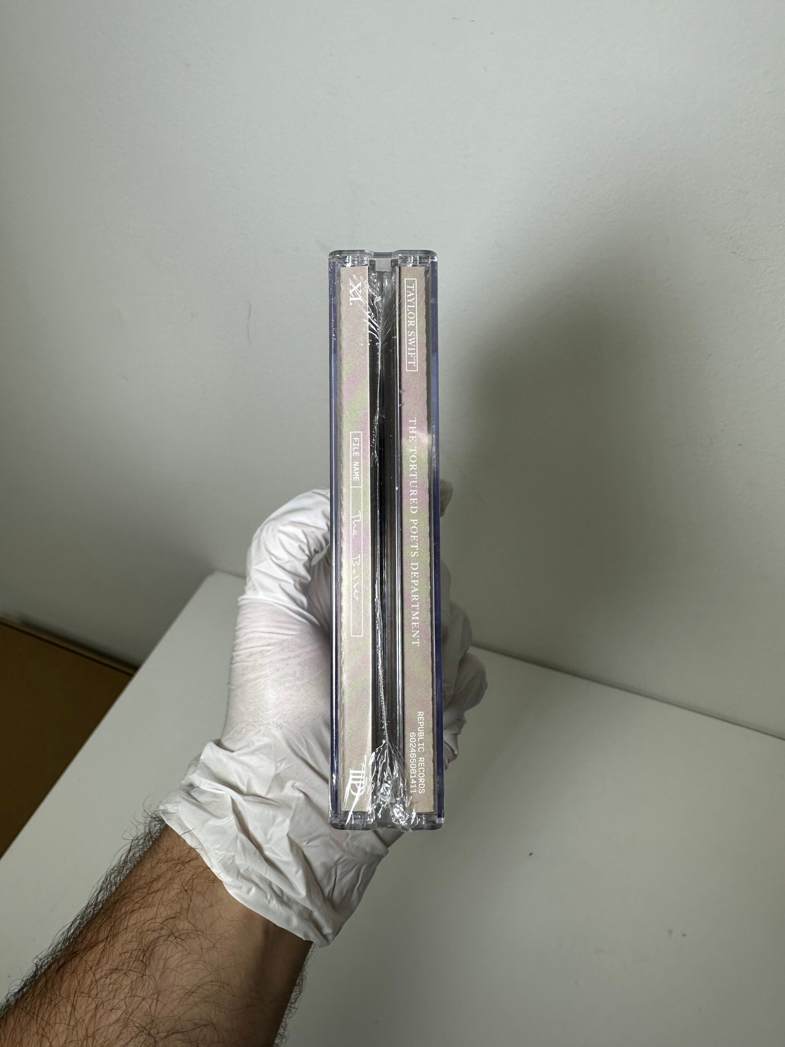 Box Taylor Swift - The tortured Poets Departament and File Name: The Bolter - 2 CD`s - Novo (lacrado) - Imagem 3