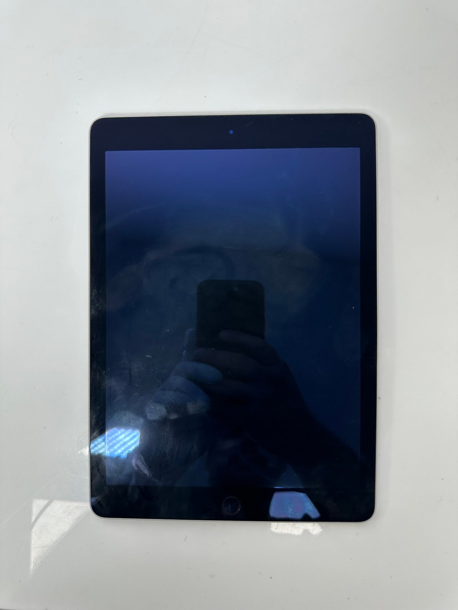 Apple iPad (2th Generation) 16GB Space Gray - Condição: Regular (B) - Imagem 2