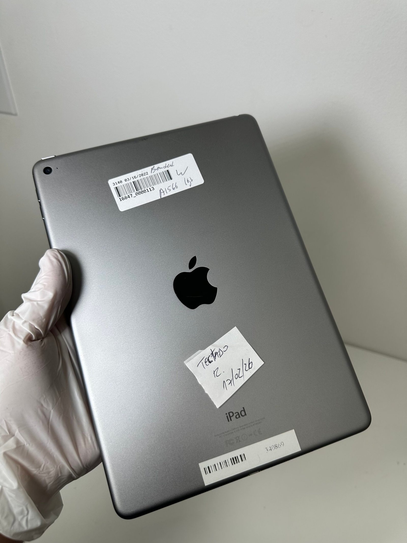 Apple iPad (2th Generation) 16GB Space Gray - Condição: Regular (B) - Imagem 4