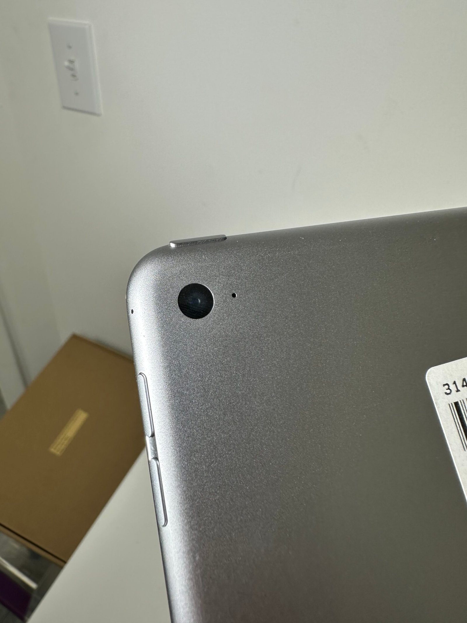 Apple iPad (2th Generation) 16GB Space Gray - Condição: Regular (B) - Imagem 5