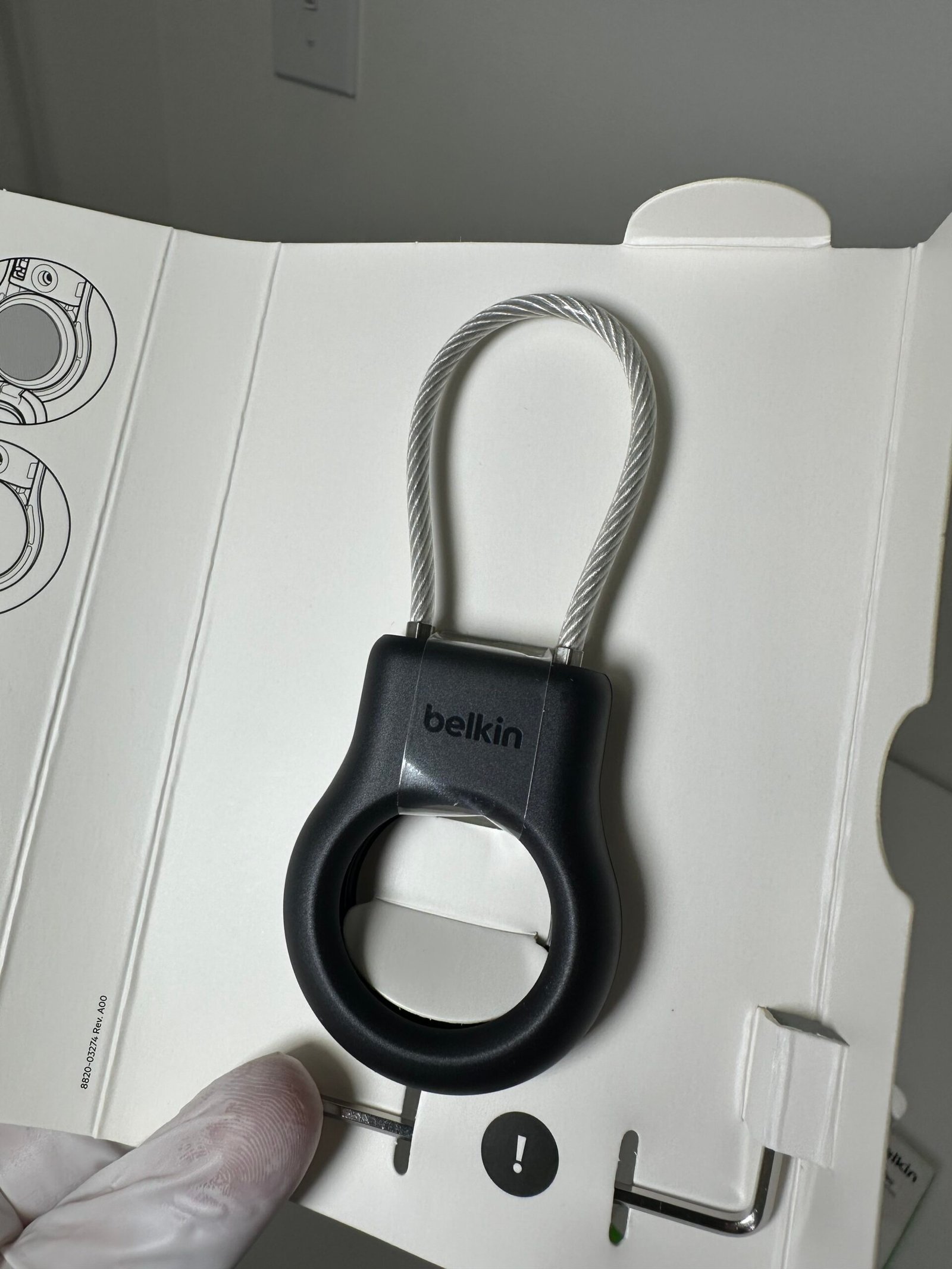 Belkin - Secure Holder for AirTag with wired cable l Proteção para AirTag com cabo traçado - Produto Novo (Open Box) - Imagem 2