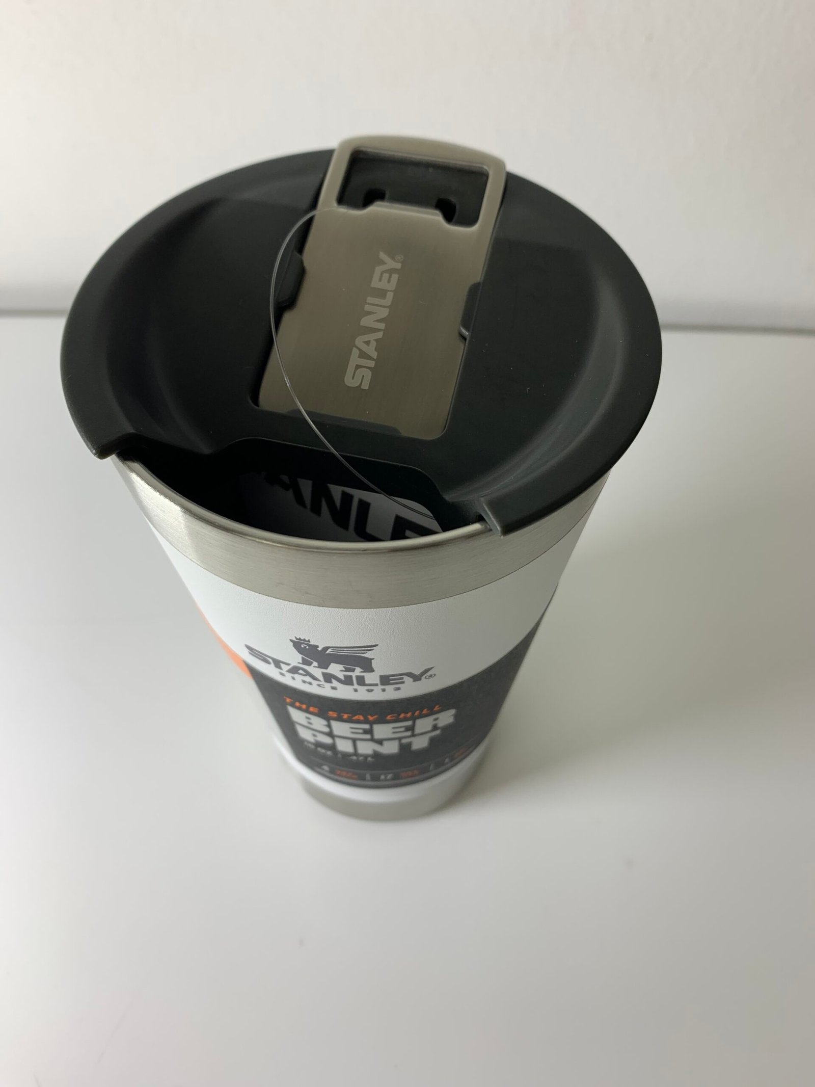 Stanley - Copo Termico Beer Pint com Abridor 470ml - Cor Verde e preto - Imagem 3