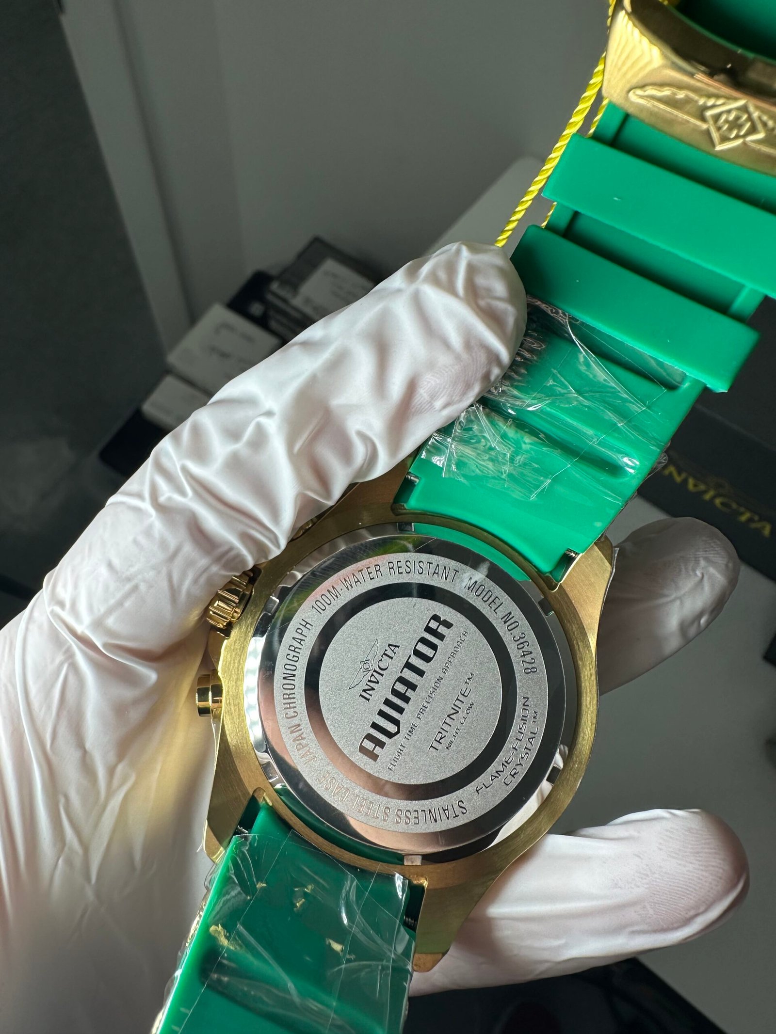 Invicta- Aviator Model: 36428 - Men's Watch - 54mm, Green and Gold - Produto Novo (na caixa) - Imagem 2