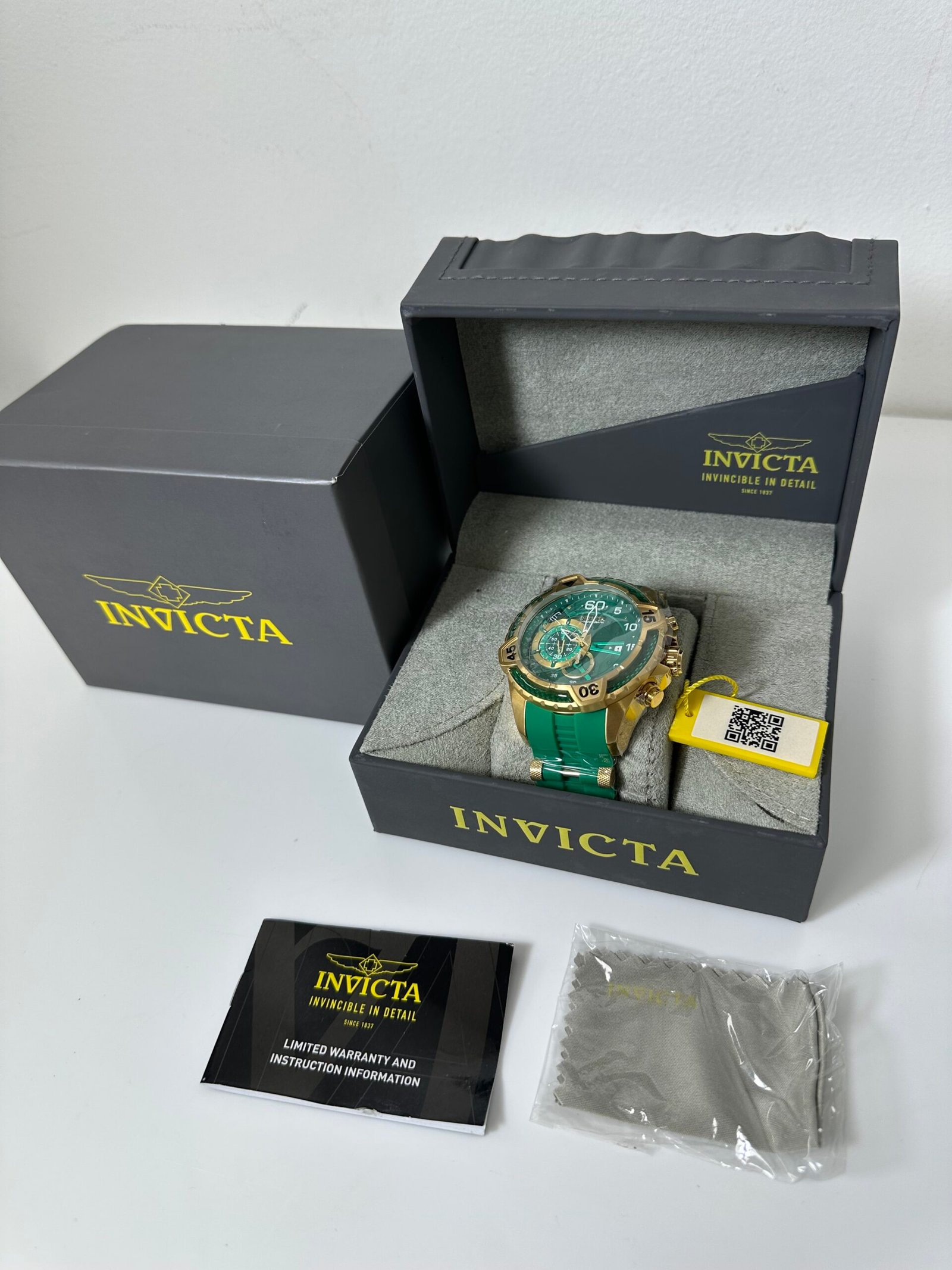 Invicta- Aviator Model: 36428 - Men's Watch - 54mm, Green and Gold - Produto Novo (na caixa)
