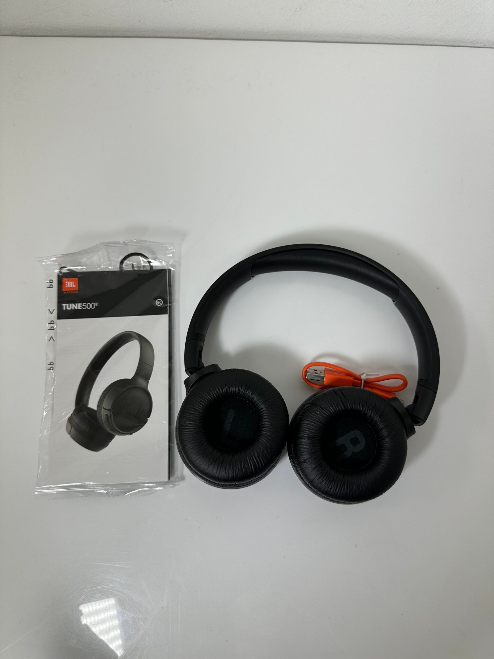 JBL Tune 500BT Wireless On-Ear Headphones - Black - Novo (Open Box)