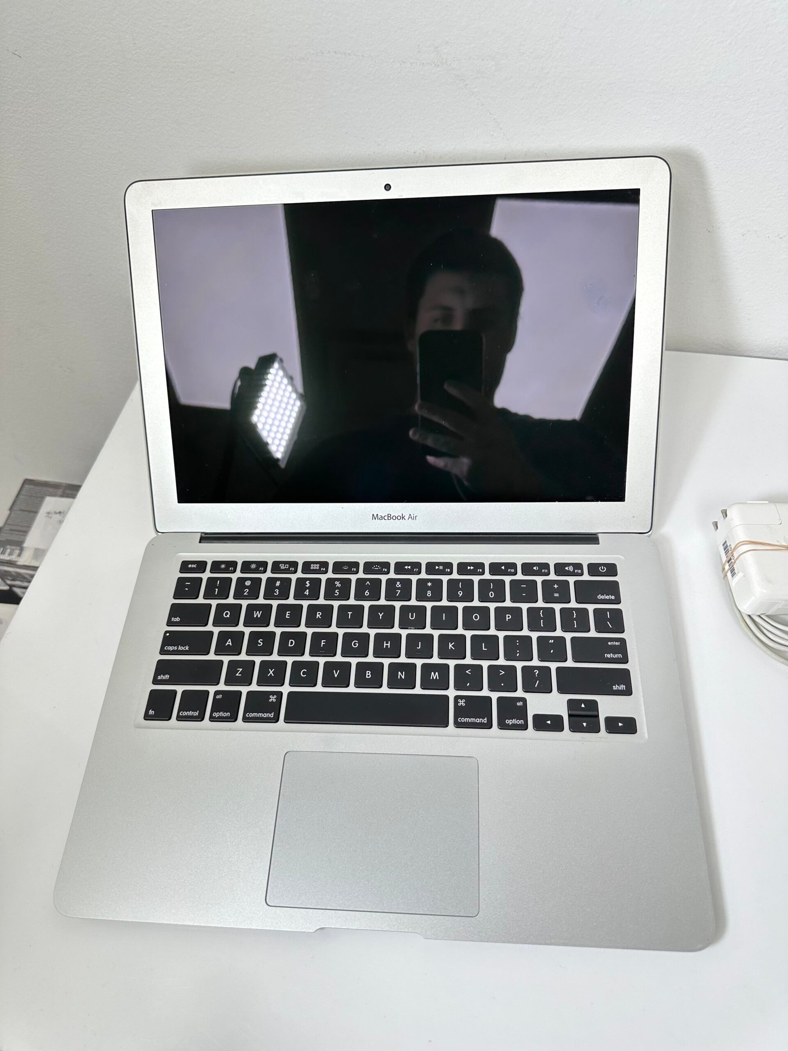 Apple - Macbook Air Model: A1466 - Imagem 4