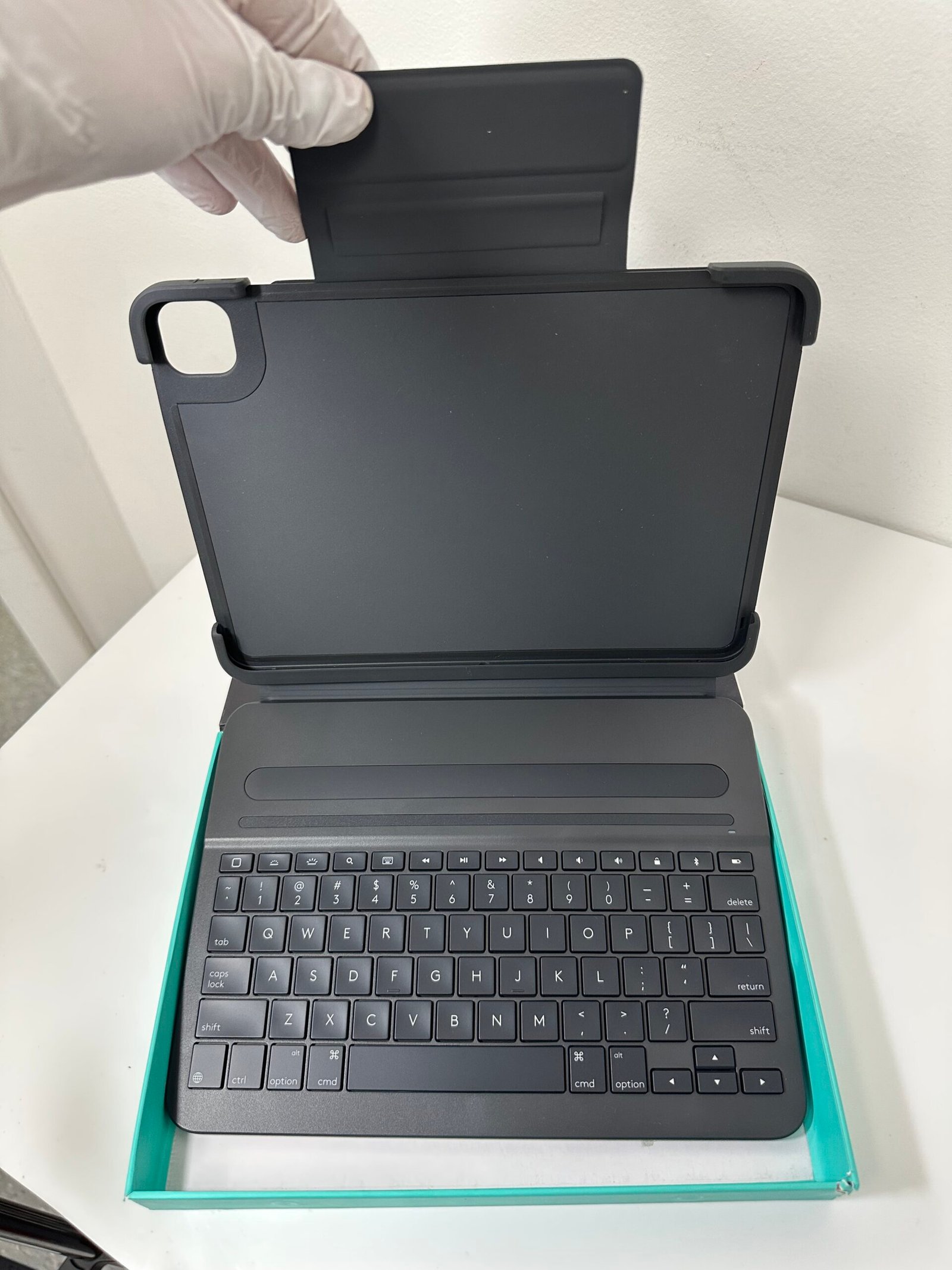 Logitech - Slim Folio Pro - Ipad Pro 11 (1st and 2nd generation) - Imagem 2