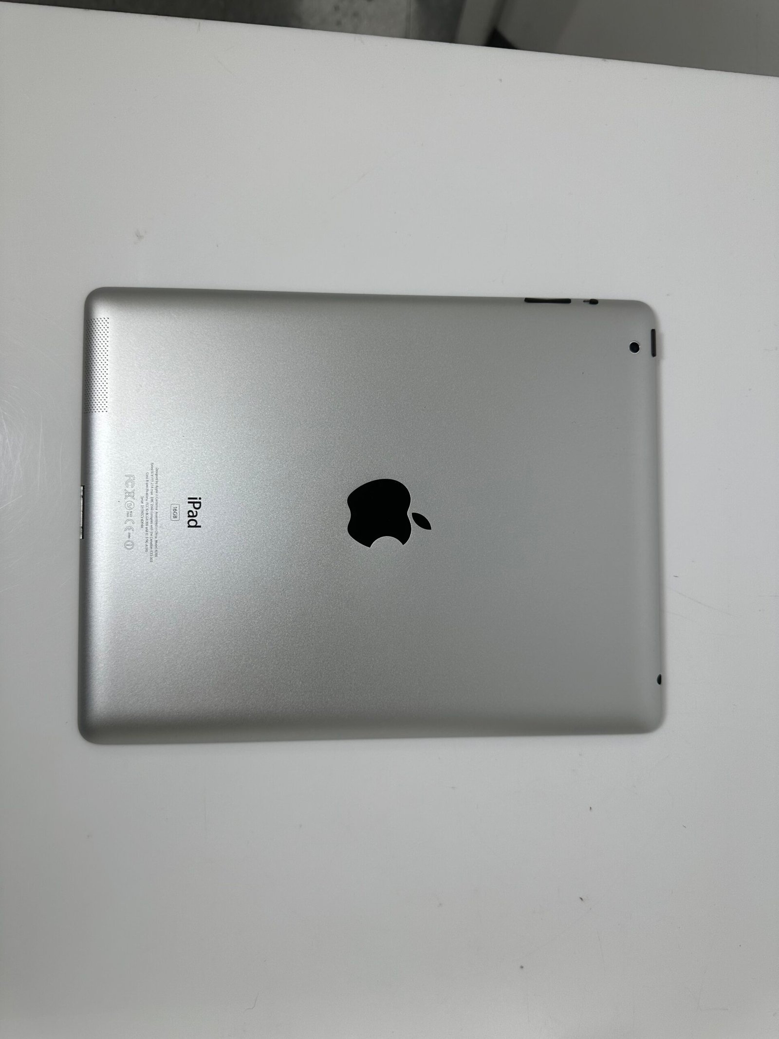 Apple iPad (2th Generation) 16GB Space Gray - Condição: Boa (B+) - Imagem 8