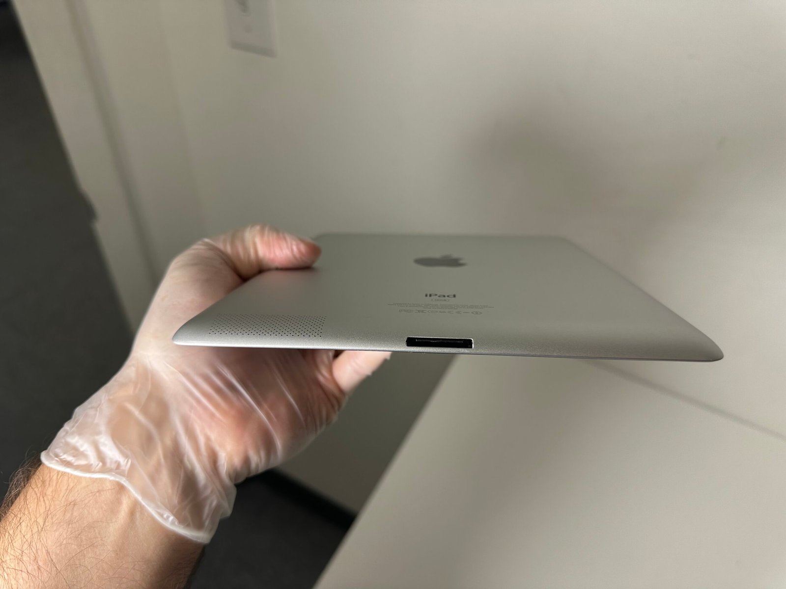 Apple iPad (2th Generation) 16GB Space Gray - Condição: Boa (B+) - Imagem 5