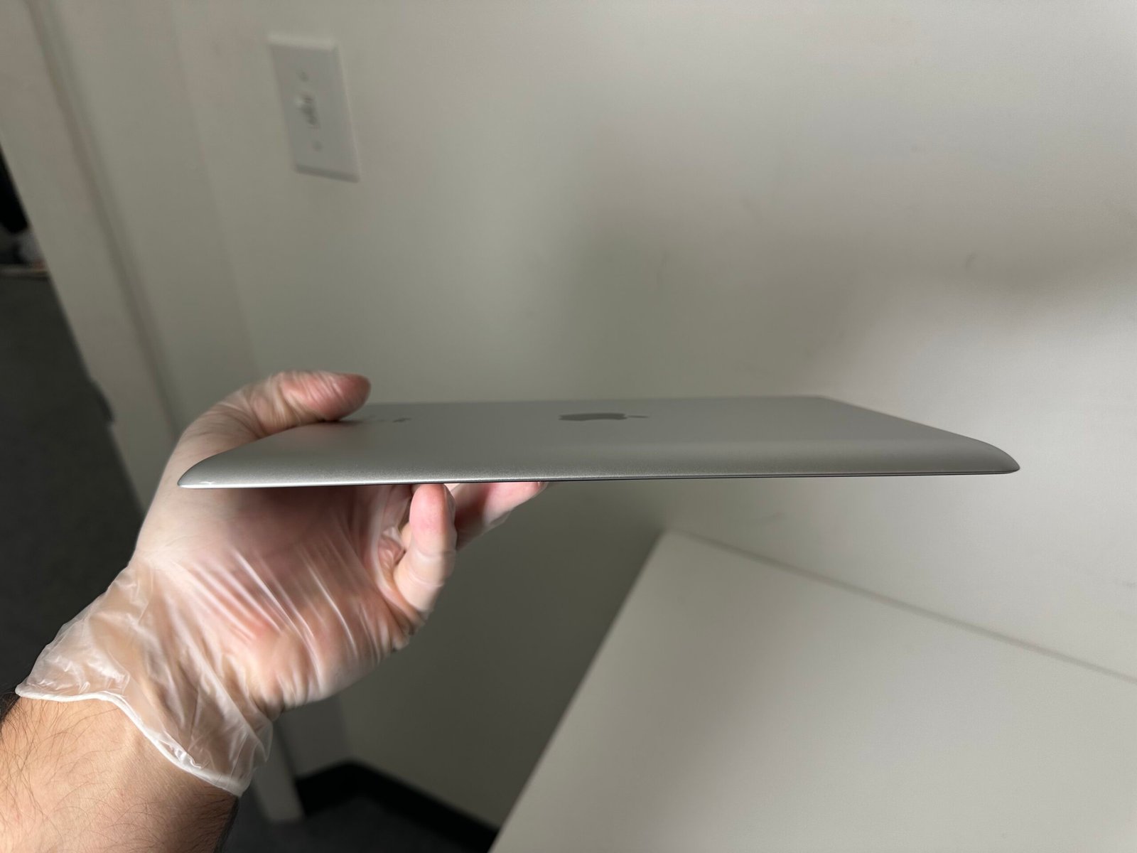 Apple iPad (2th Generation) 16GB Space Gray - Condição: Boa (B+) - Imagem 4