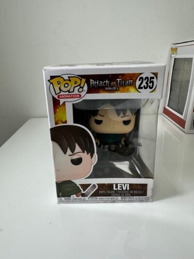 Funko POP! - Attack on Titan - Levi (235) - Produto na Caixa Original
