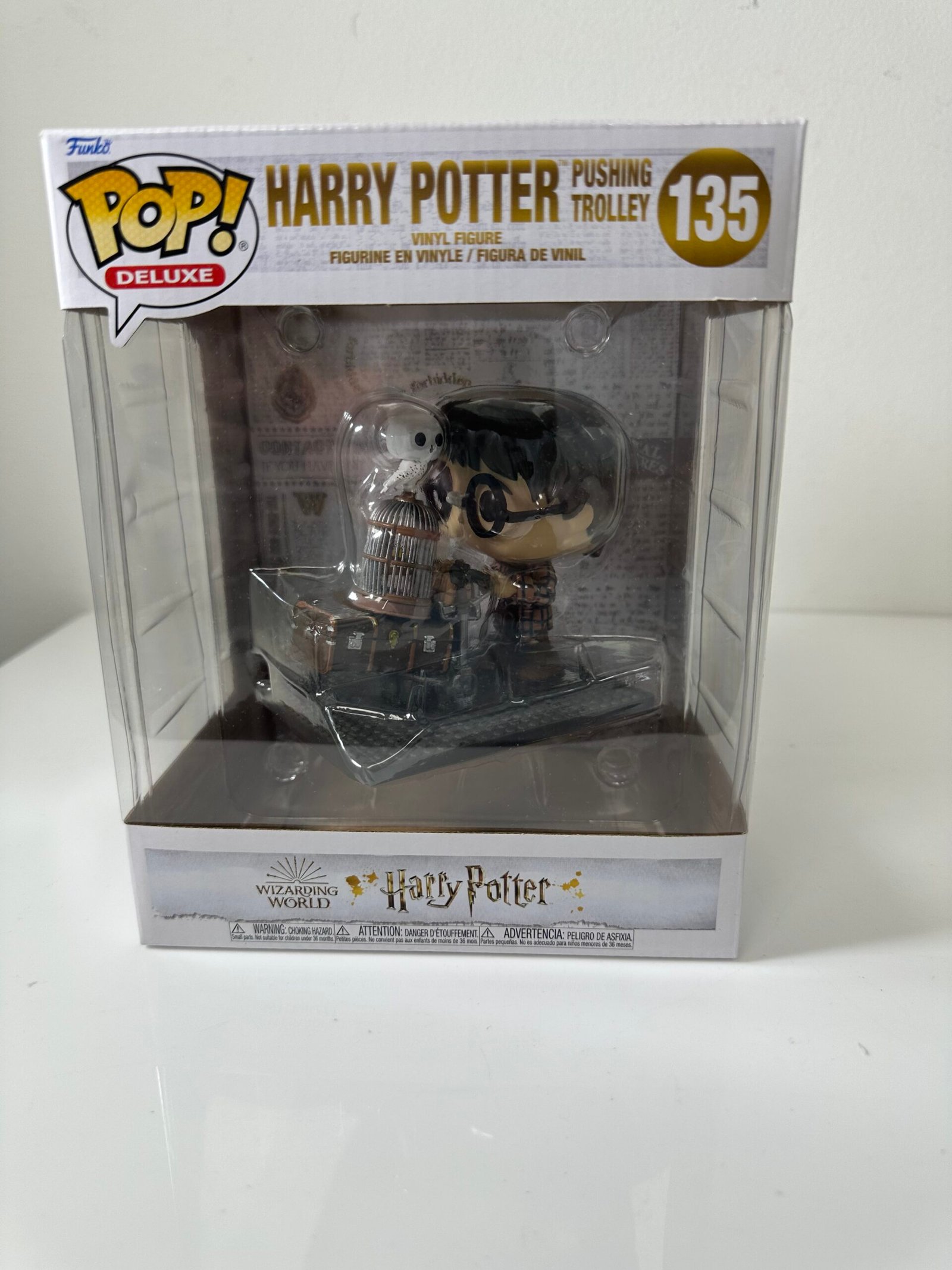 Funko Deluxe! - Wizard World Harry Potter - Harry Potter Pushing Trolley - Produto na Caixa Original