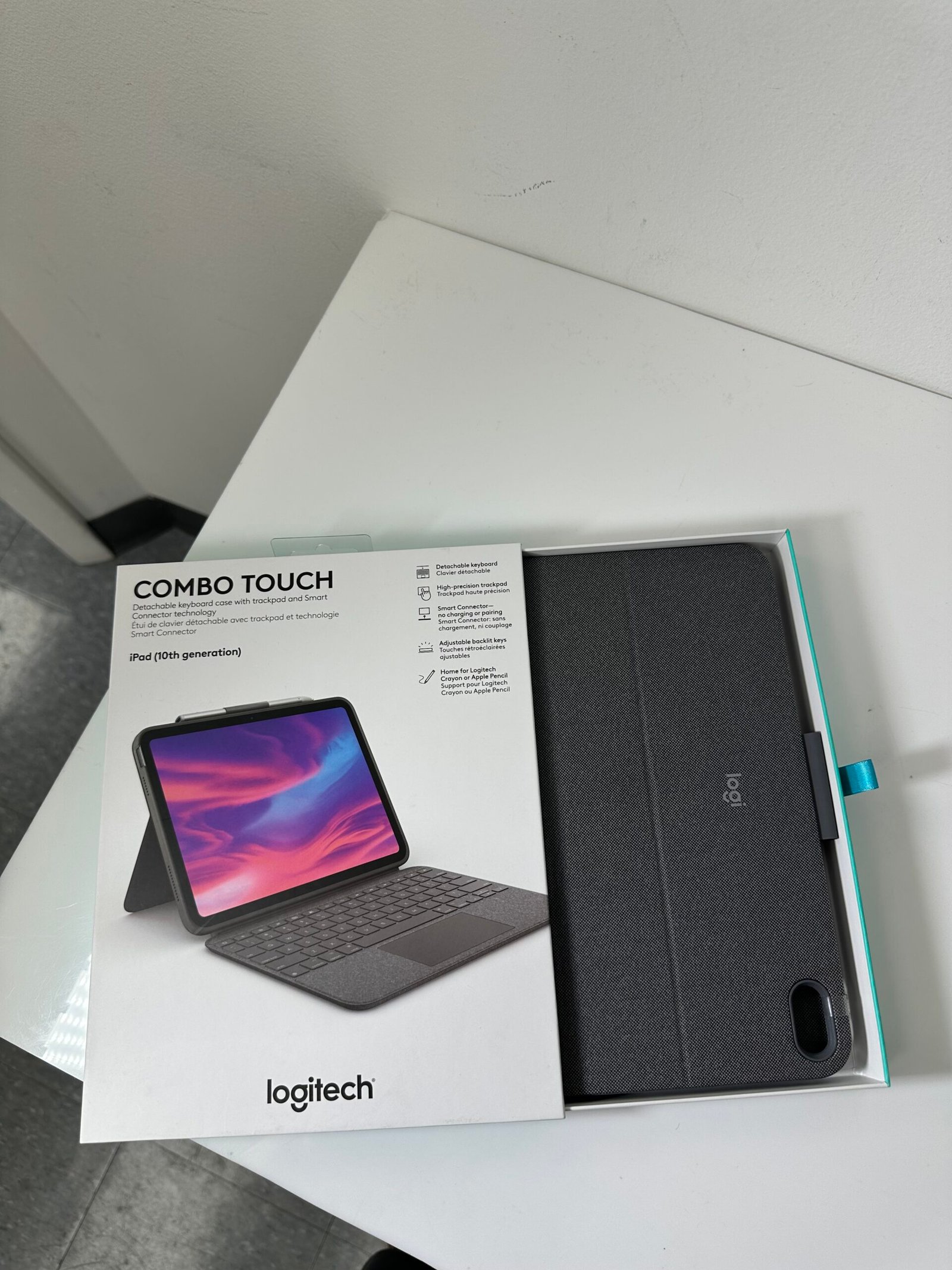Logitech - Combo Touch 10th Generation - Produto Novo (Na Caixa) - Imagem 3