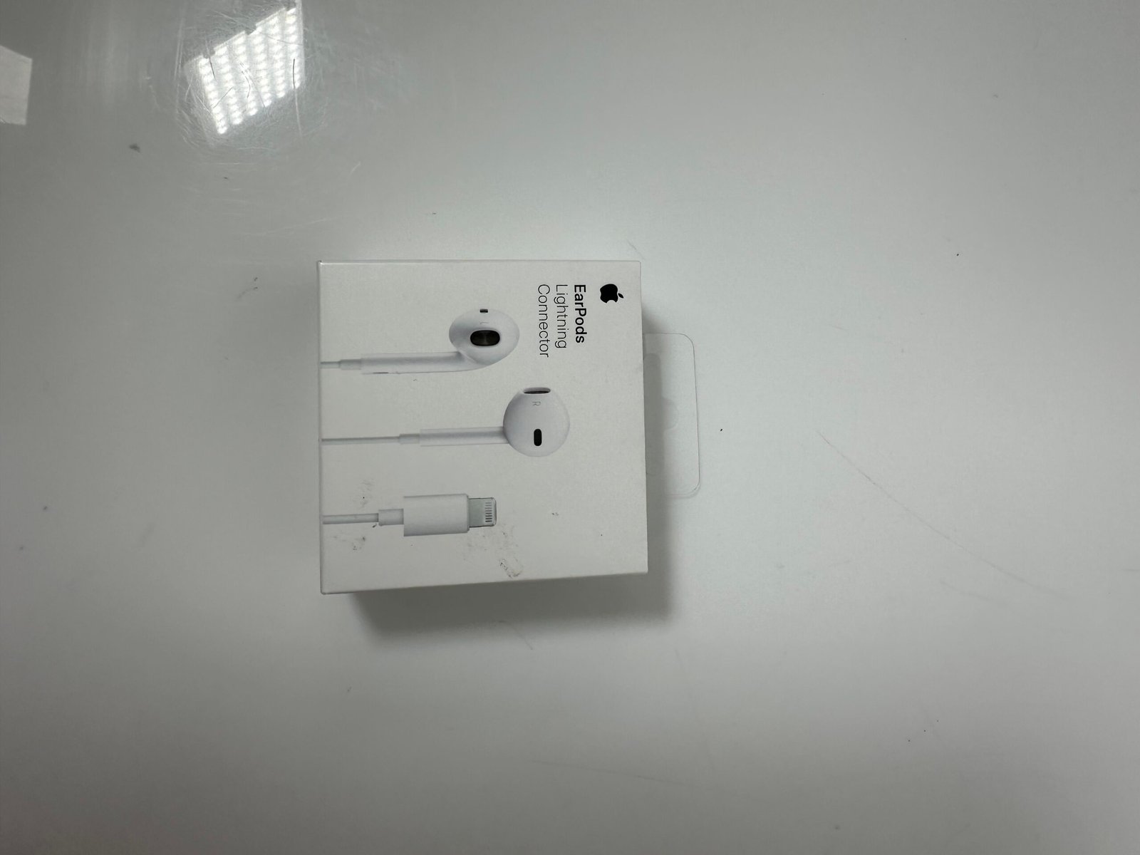 Apple - EarPods - Lightning Connector Model: A1748 - Produto Novo (Lacrado)