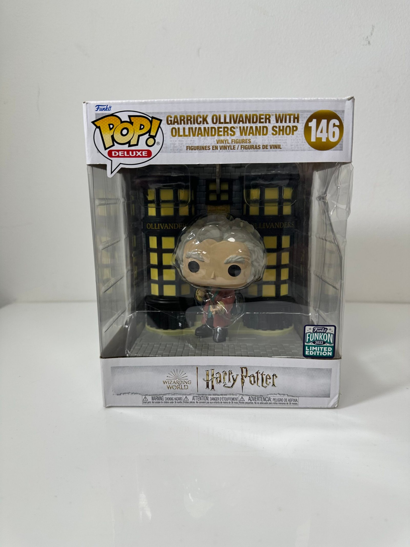 Funko POP! Deluxe Wizard World Harry Potter - Garrick Ollivander With Ollivanders Wand Shop - Produto Novo (Lacrado)