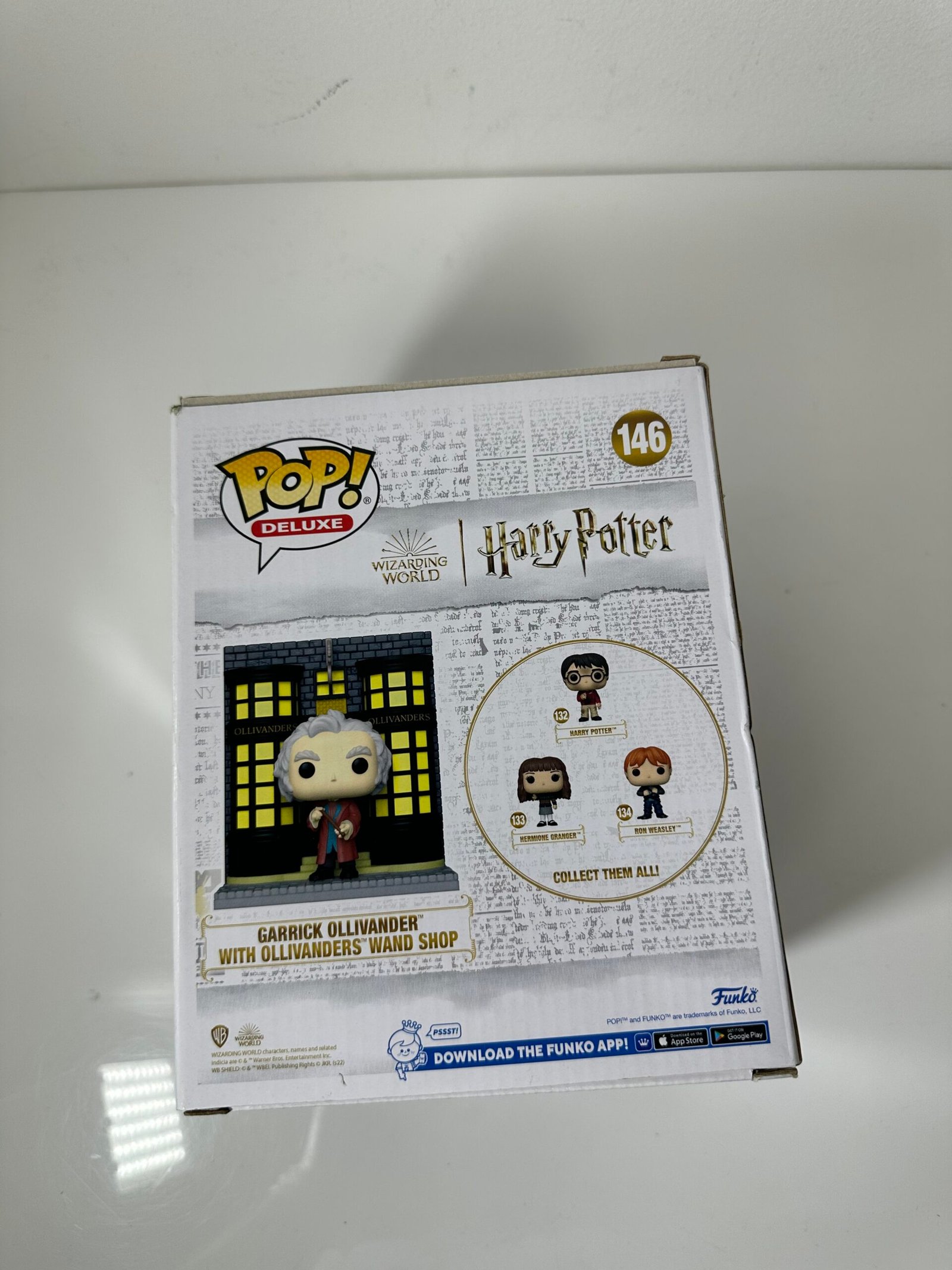 Funko POP! Deluxe Wizard World Harry Potter - Garrick Ollivander With Ollivanders Wand Shop - Produto Novo (Lacrado) - Imagem 2