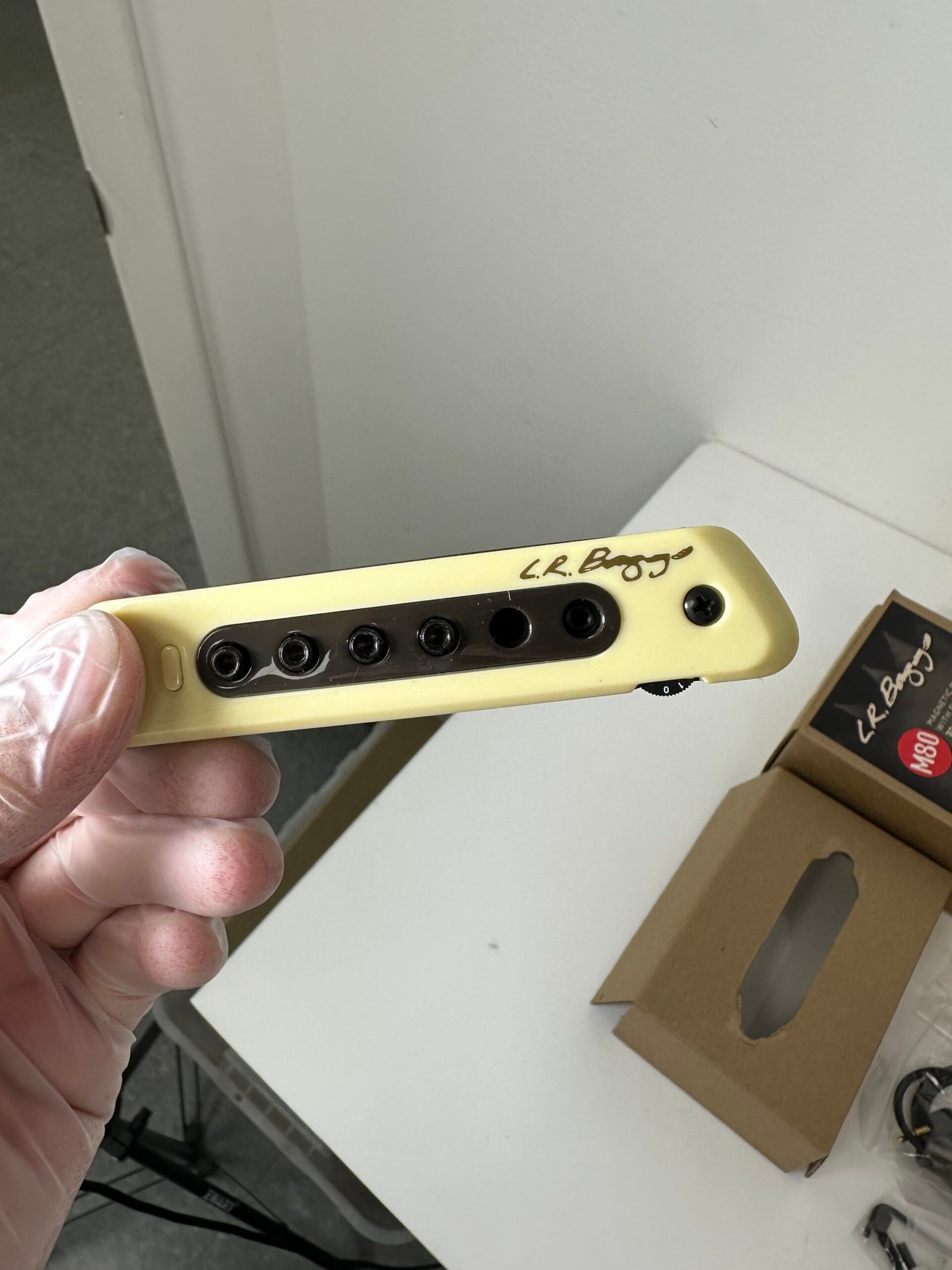 L.R. Baggs - M80 - Magnetic Pickup With Full Range 3D Body Sensitivity - Produto Novo (Open Box) - Imagem 2