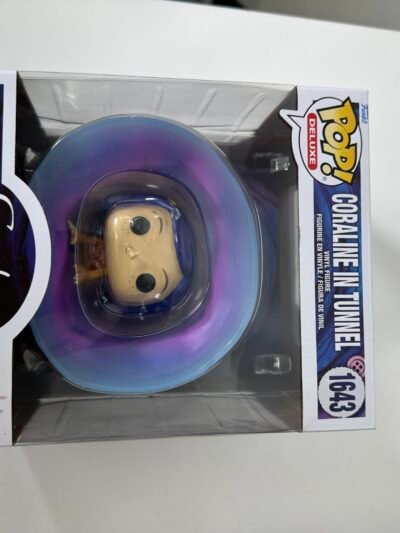 Funko POP! Deluxe - Coraline In Tunnel (1643) - Produto Novo (Na Caixa) - Terceira Unidade