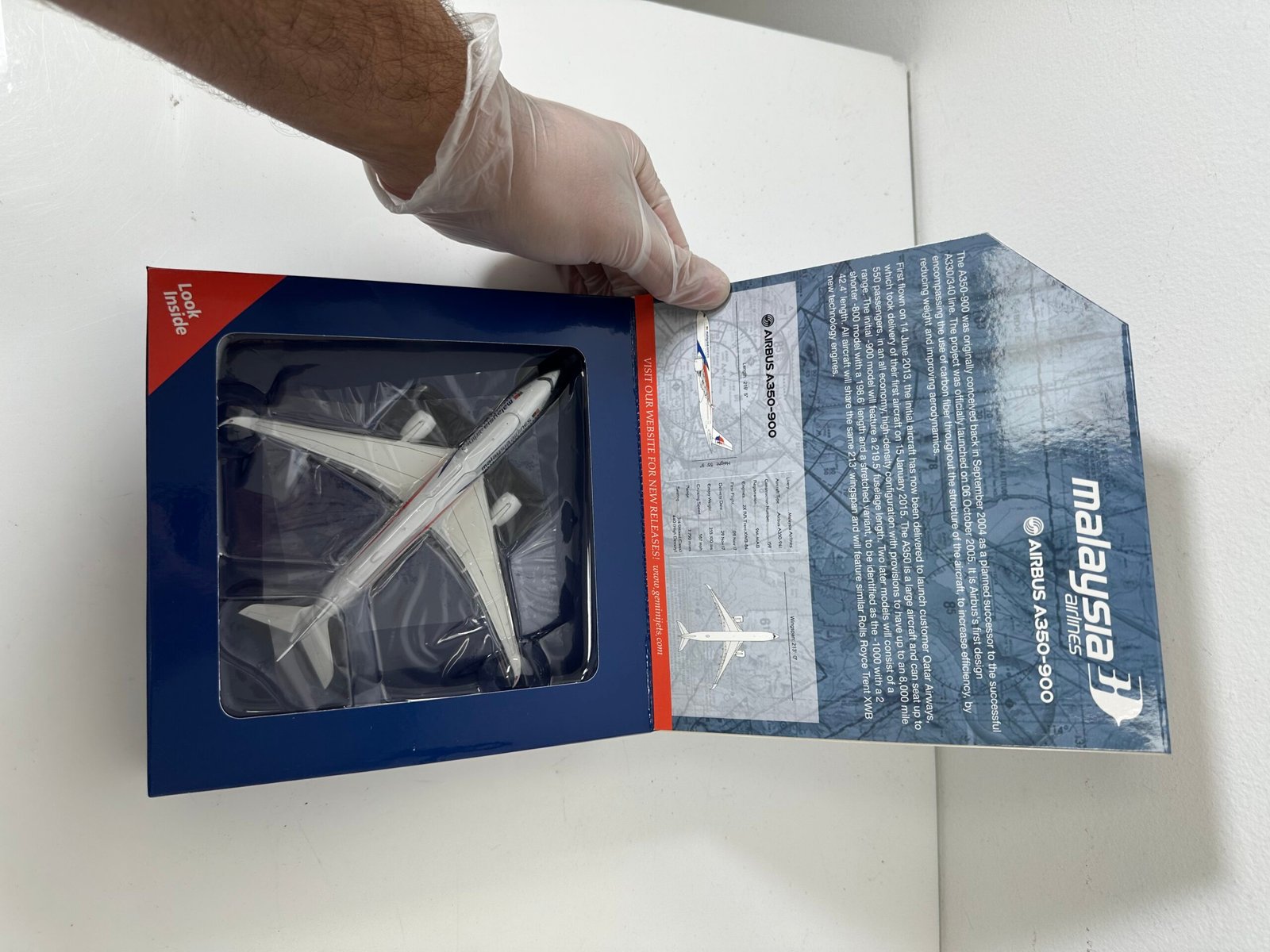 Gemini Jets - Miniatura Malaysia Airlines - Airbus A350-900 - Escala 1:400 - Produto Novo (Na Caixa) - Imagem 3