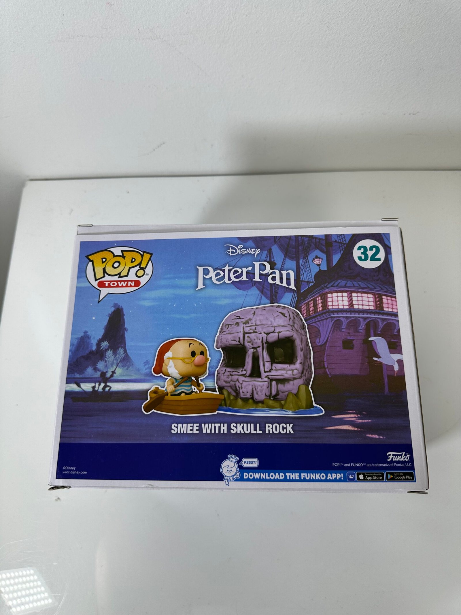 Funko POP! Town - Disney Classics Peter Pan - Smee With Skull Rock - Produto Novo (Lacrado) - Imagem 2