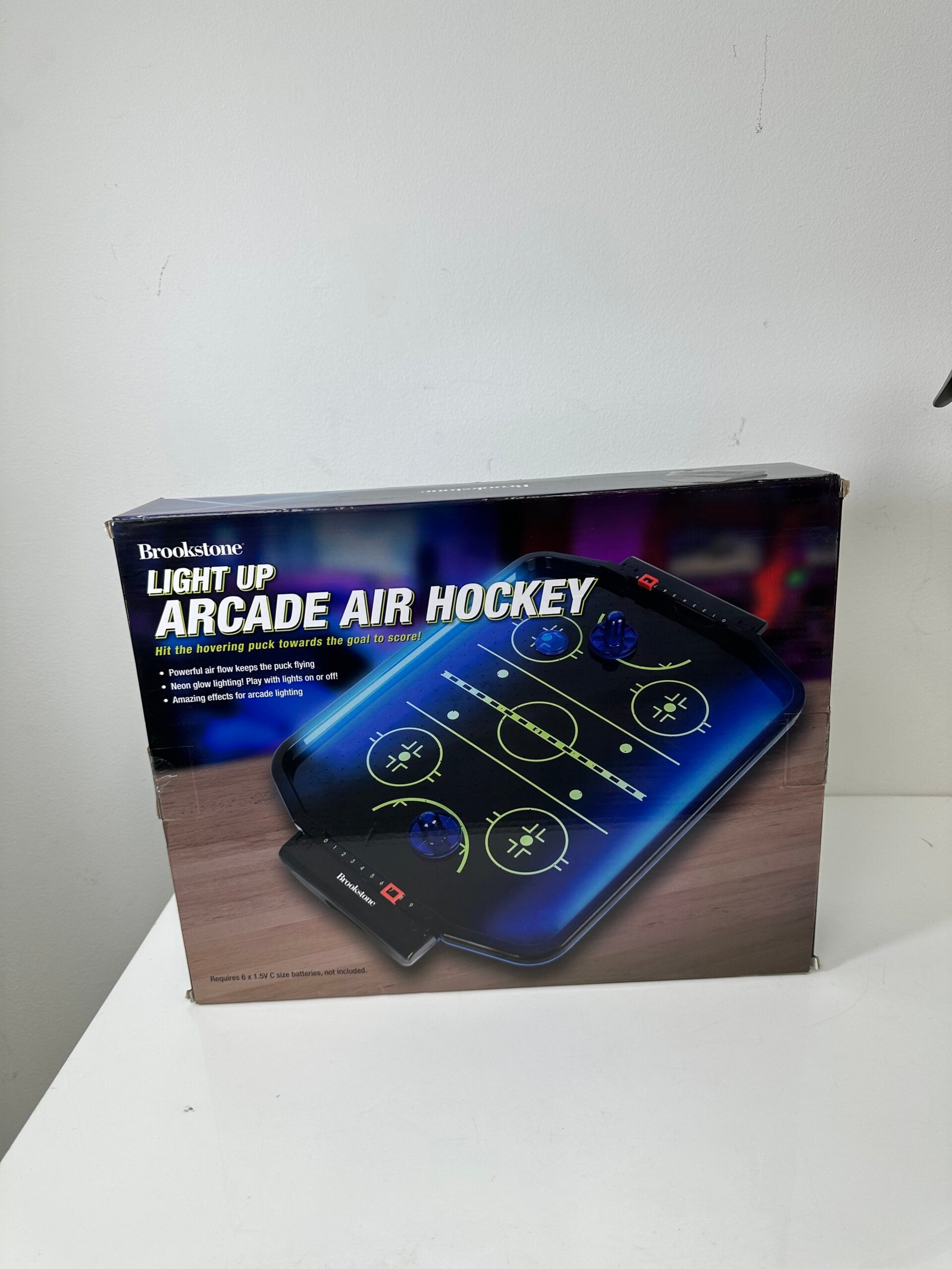 Brookstone - Light Up - Arcade Air Hockey - Produto Novo (Lacrado) - Imagem 2