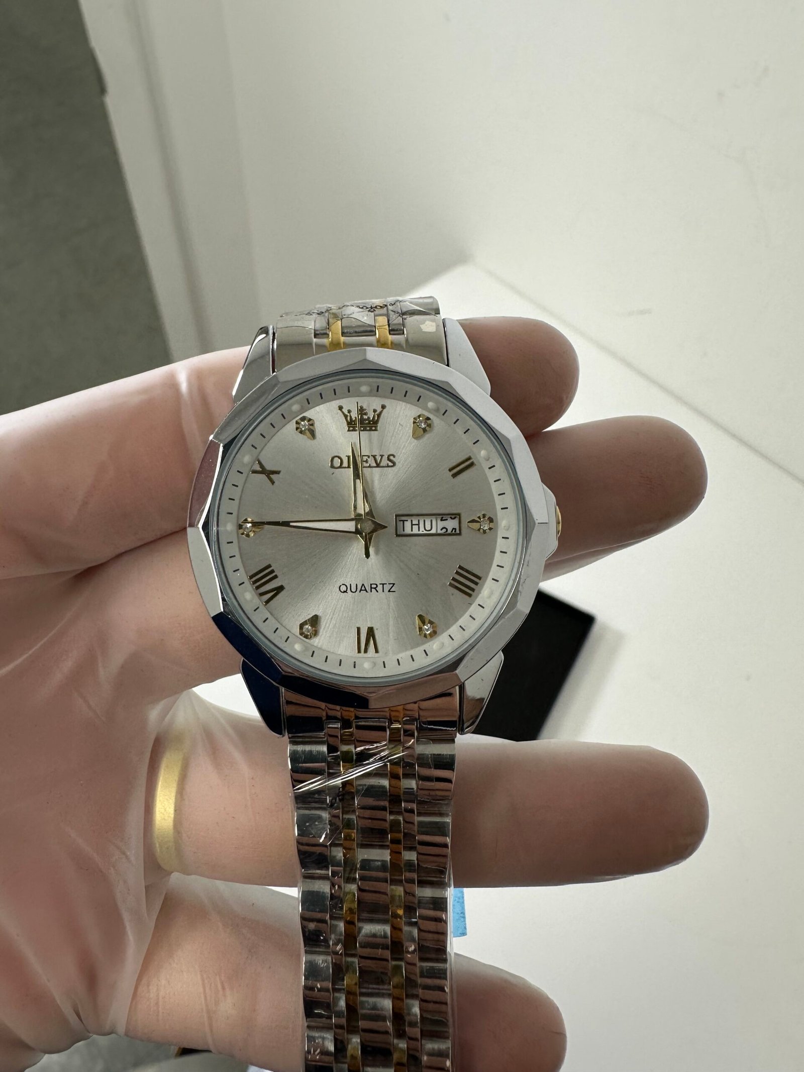 Relogio OLEVS - Cor: Silver and Gold - Model 9931G - Produto Novo (Na Caixa) - Imagem 4