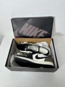 Nike - Air Jordan 1 Retro LOW OG - Tamanho 10US - Produto Novo (Na Caixa)