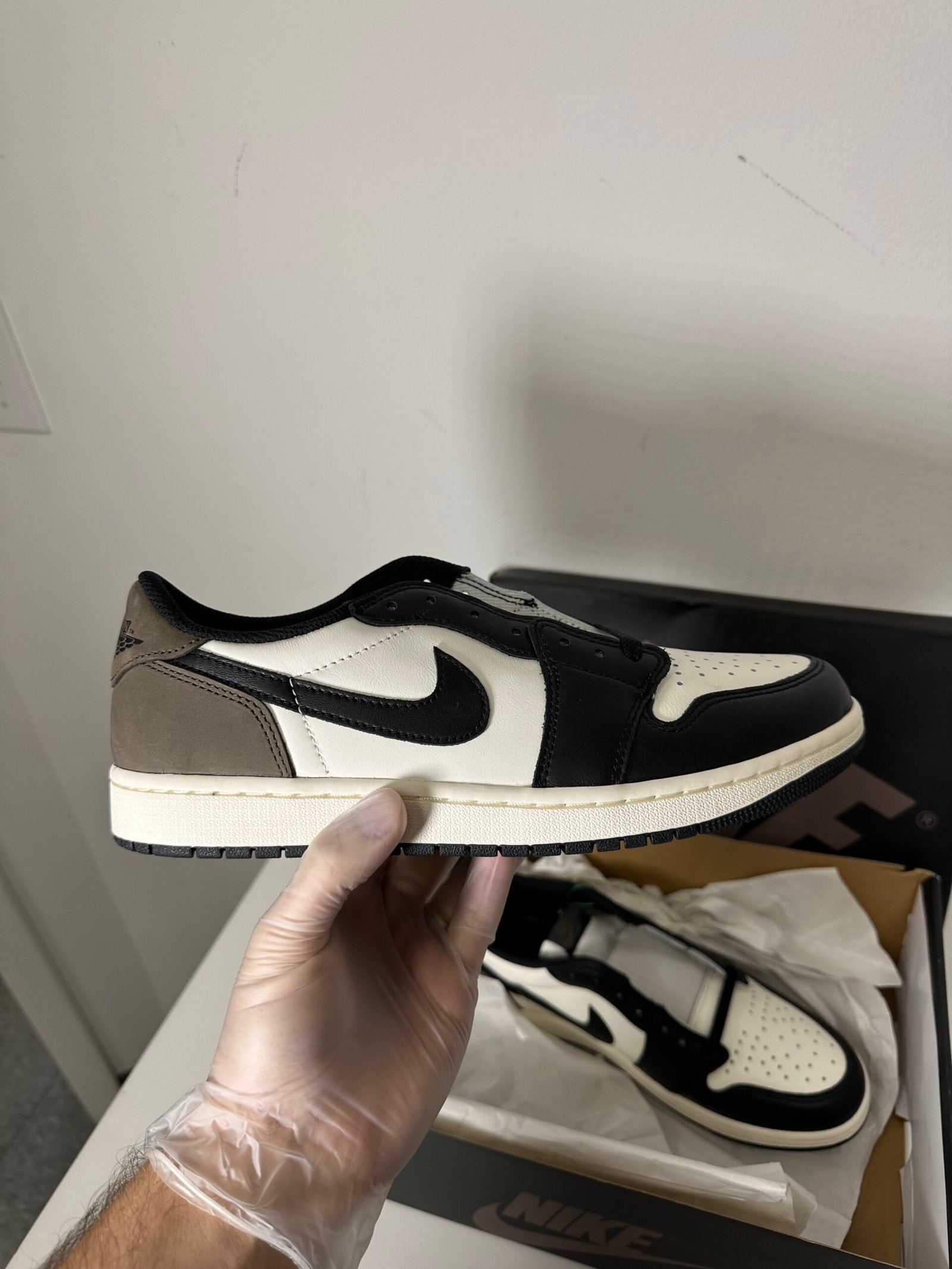 Nike - Air Jordan 1 Retro LOW OG - Tamanho 10US - Produto Novo (Na Caixa) - Imagem 3