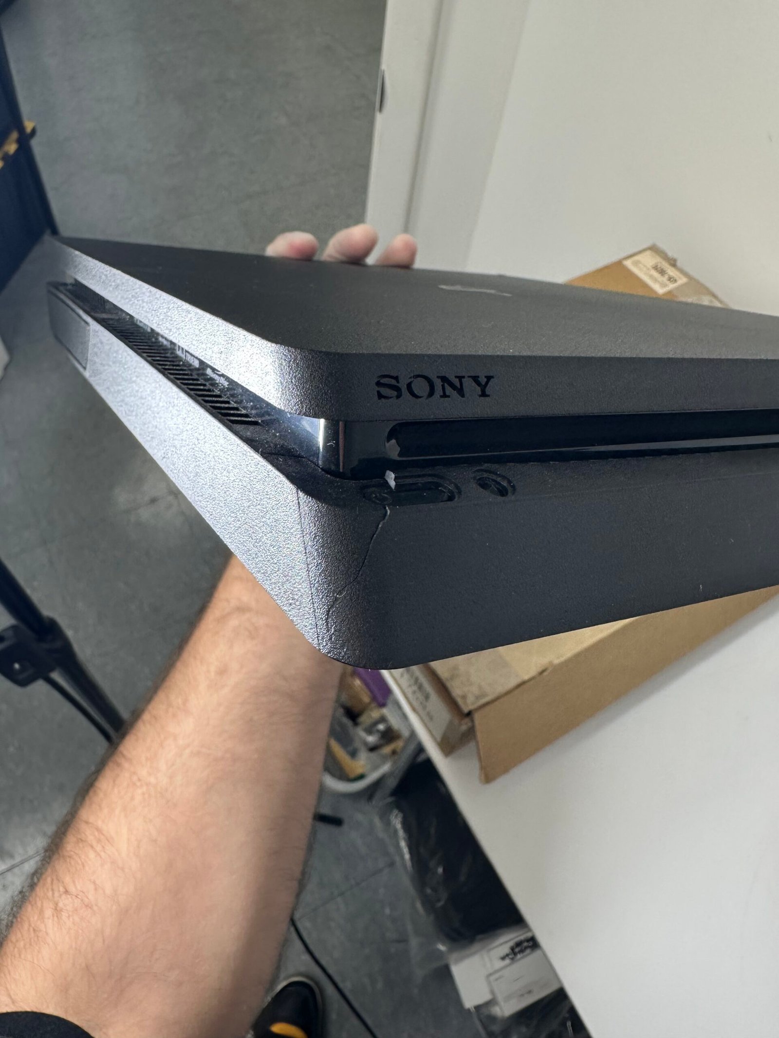 Sony Playstation 4 Slim + 2 controles DualShock 4 - Condição: Otima (A) - Imagem 7