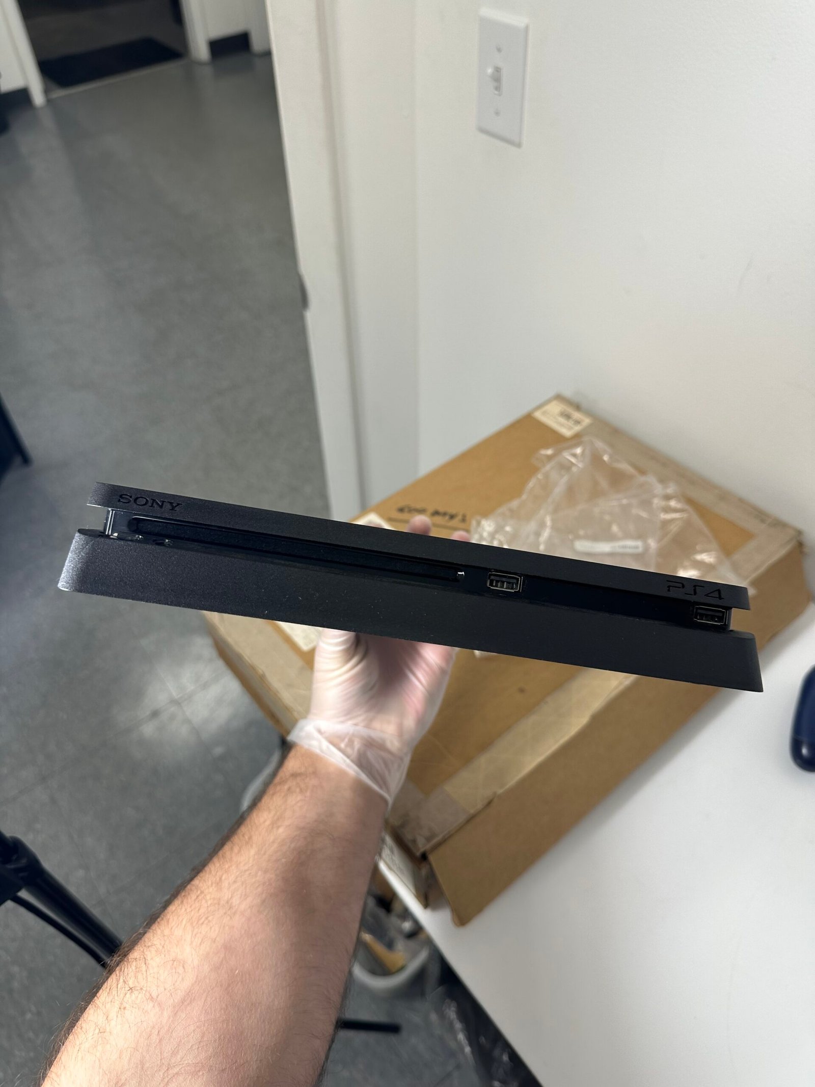 Sony Playstation 4 Slim + 2 controles DualShock 4 - Condição: Otima (A) - Imagem 6