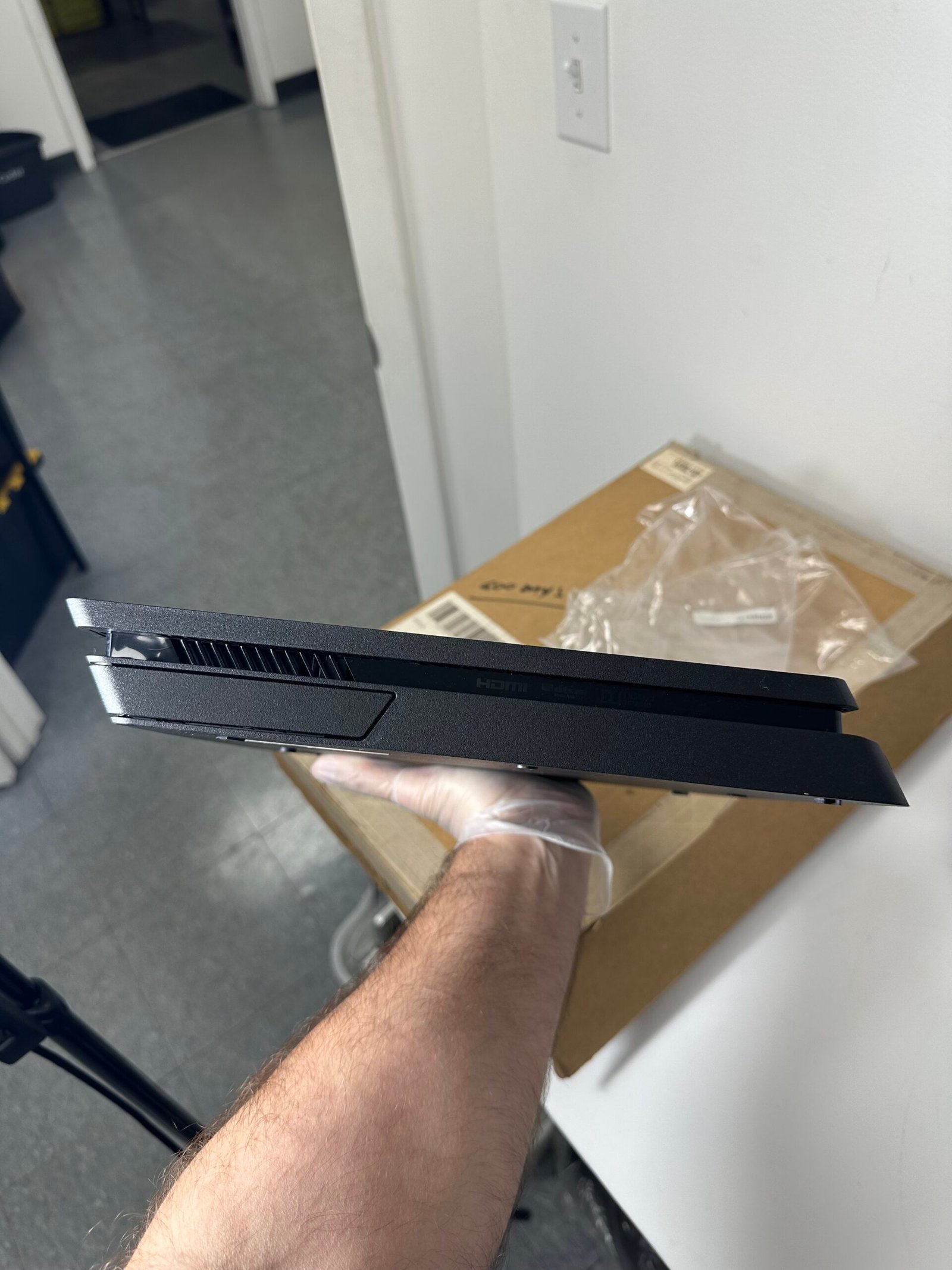 Sony Playstation 4 Slim + 2 controles DualShock 4 - Condição: Otima (A) - Imagem 5