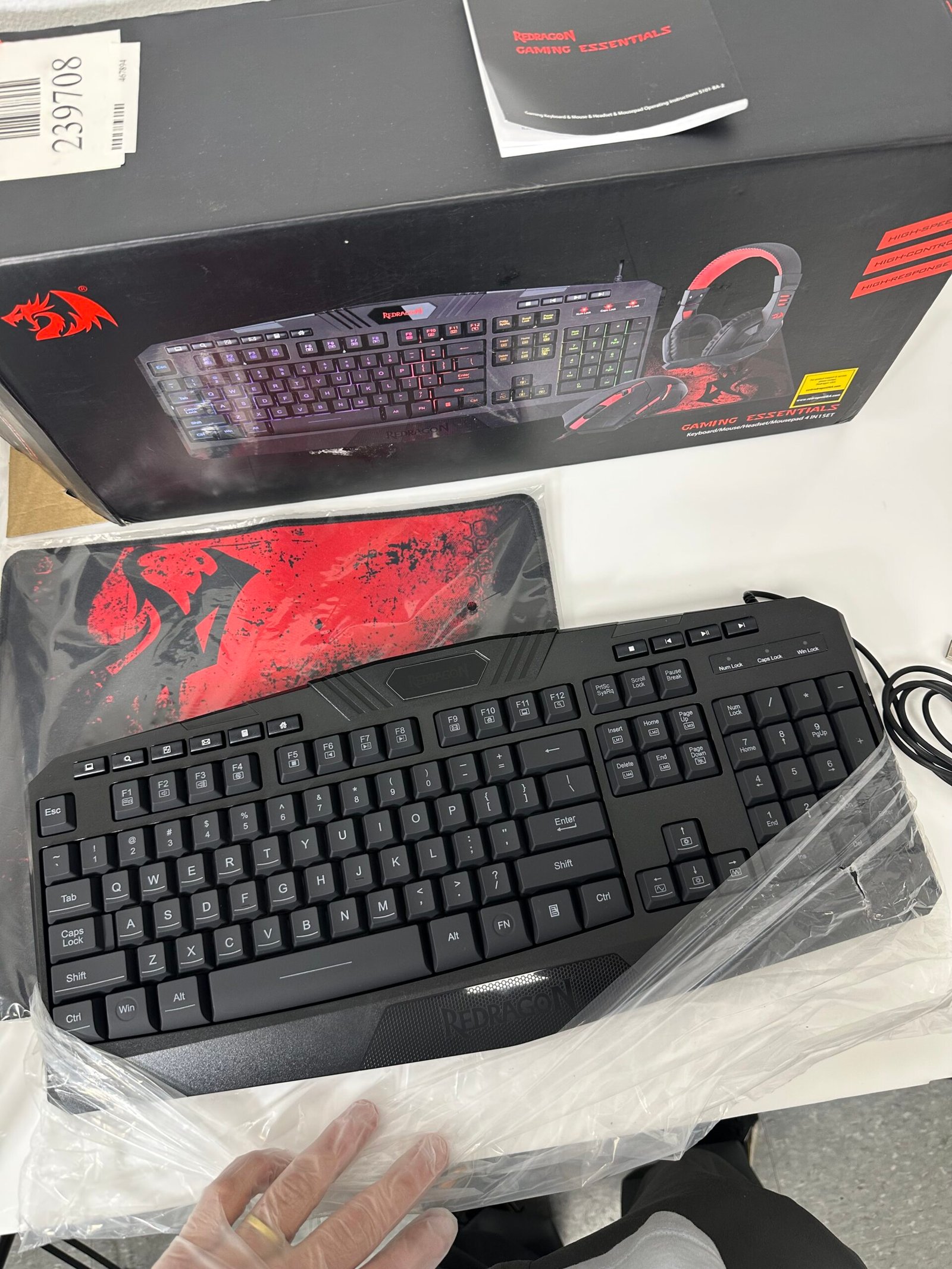 Redragon - Gaming Essentials 4-in-1 (Keyboard/Mouse/Headset/Mousepad) - Produto Novo (Open Box) - Imagem 6