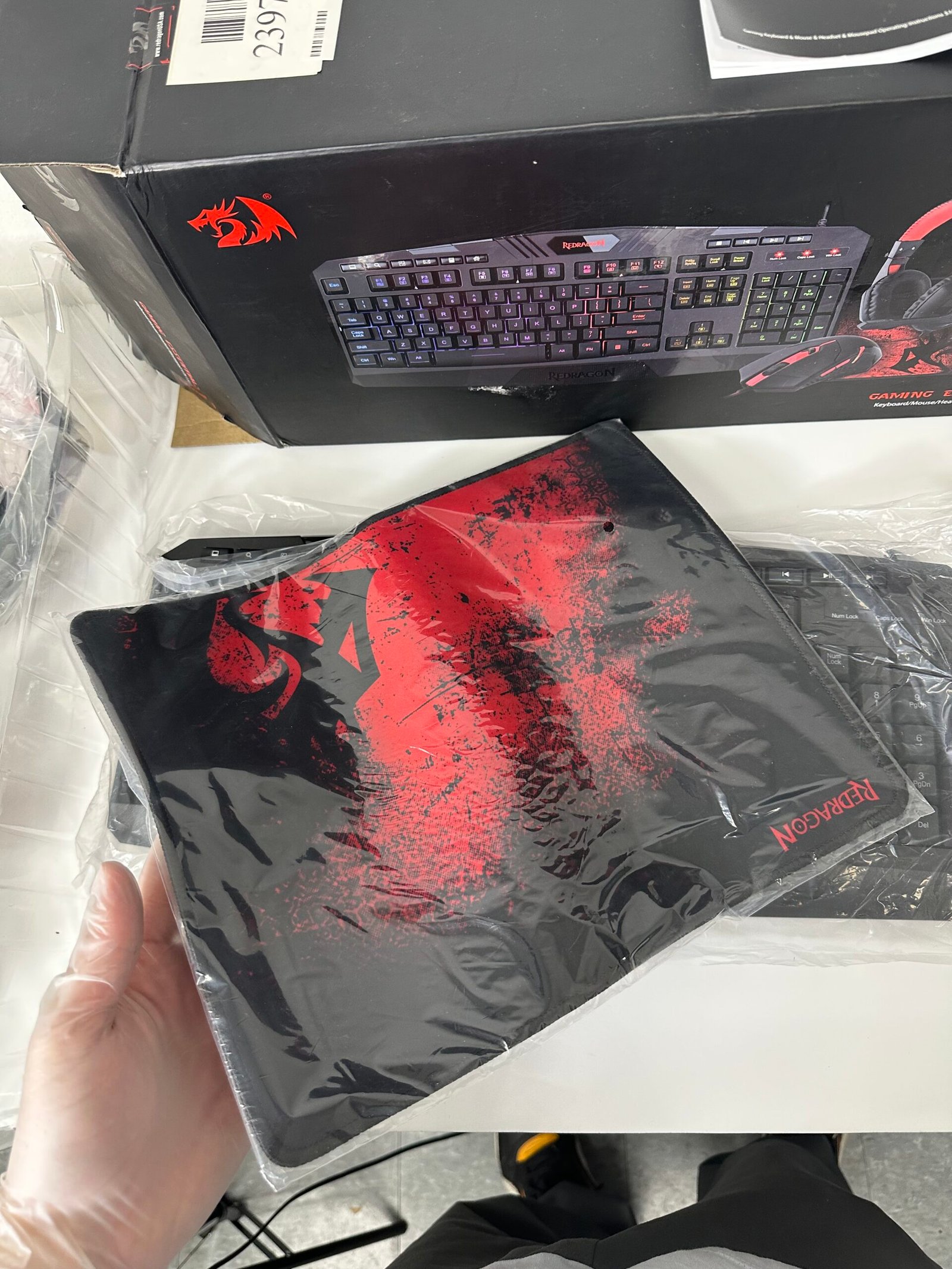 Redragon - Gaming Essentials 4-in-1 (Keyboard/Mouse/Headset/Mousepad) - Produto Novo (Open Box) - Imagem 5