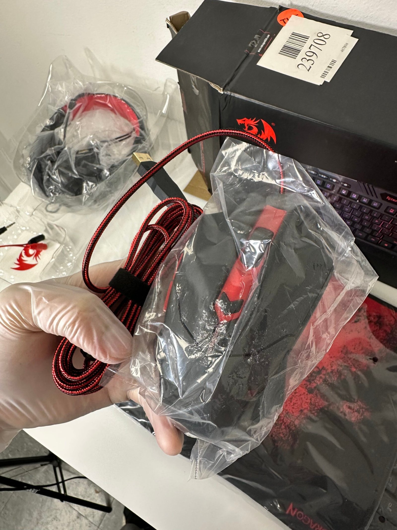 Redragon - Gaming Essentials 4-in-1 (Keyboard/Mouse/Headset/Mousepad) - Produto Novo (Open Box) - Imagem 3