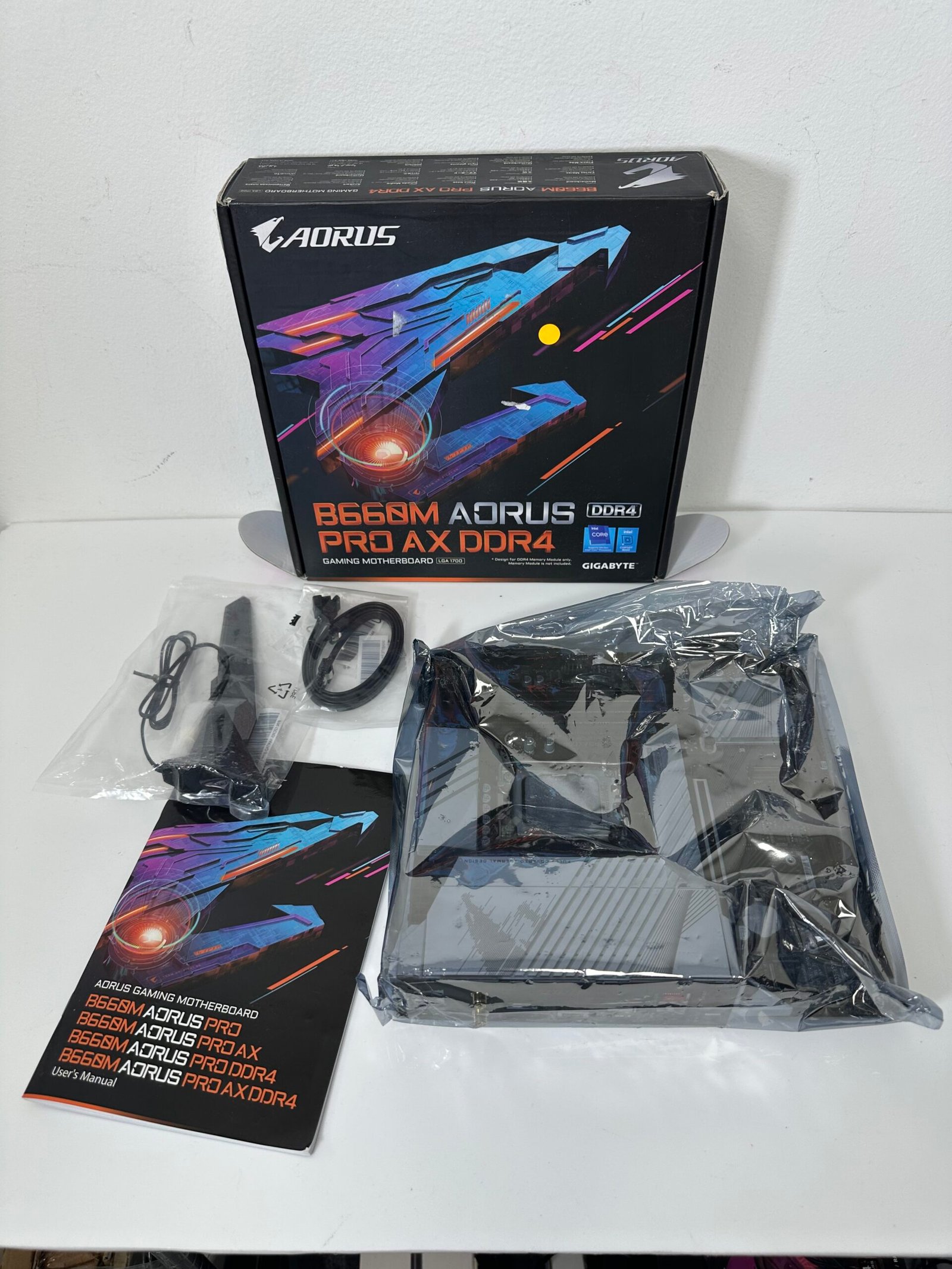 GIGABYTE - B660M AORUS PRO AX DDR4 - Placa Mãe Gamer - Produto Novo (Open Box) - Imagem 3