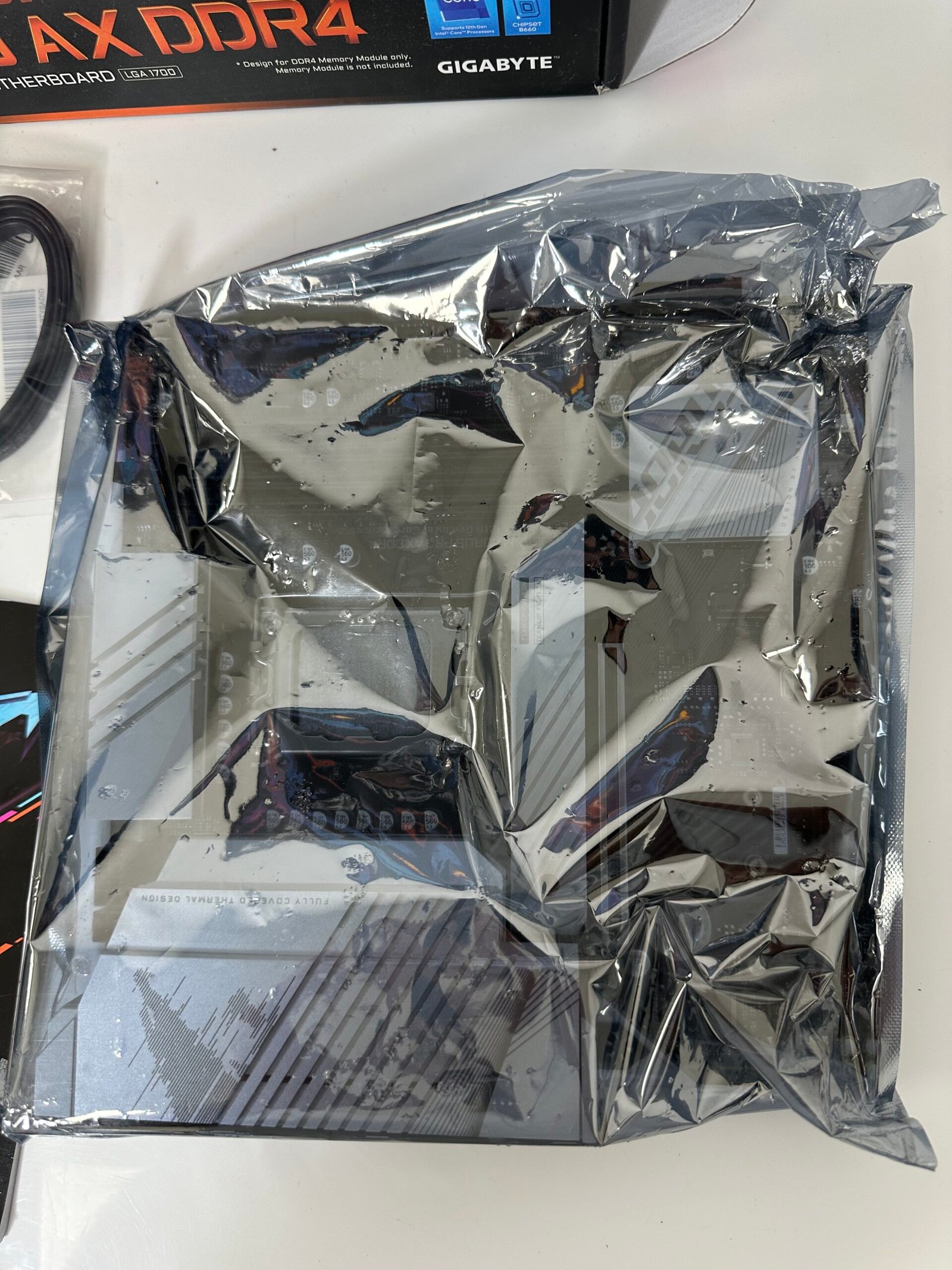 GIGABYTE - B660M AORUS PRO AX DDR4 - Placa Mãe Gamer - Produto Novo (Open Box) - Imagem 2