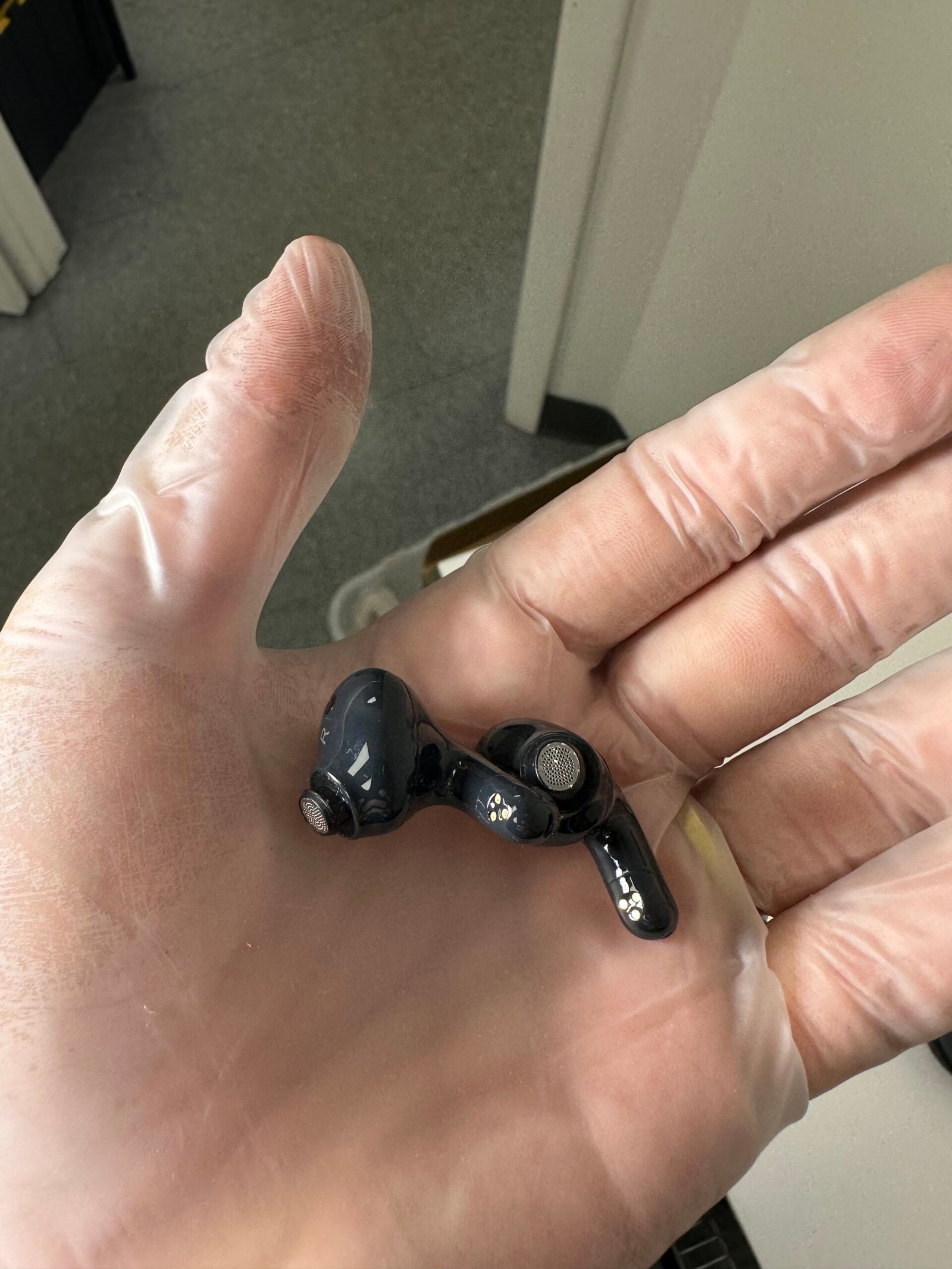 LG Tone Free T90Q - EarPods Dolby ATMOS - Cor: Preto - Produto Novo (Open Box) - Imagem 3