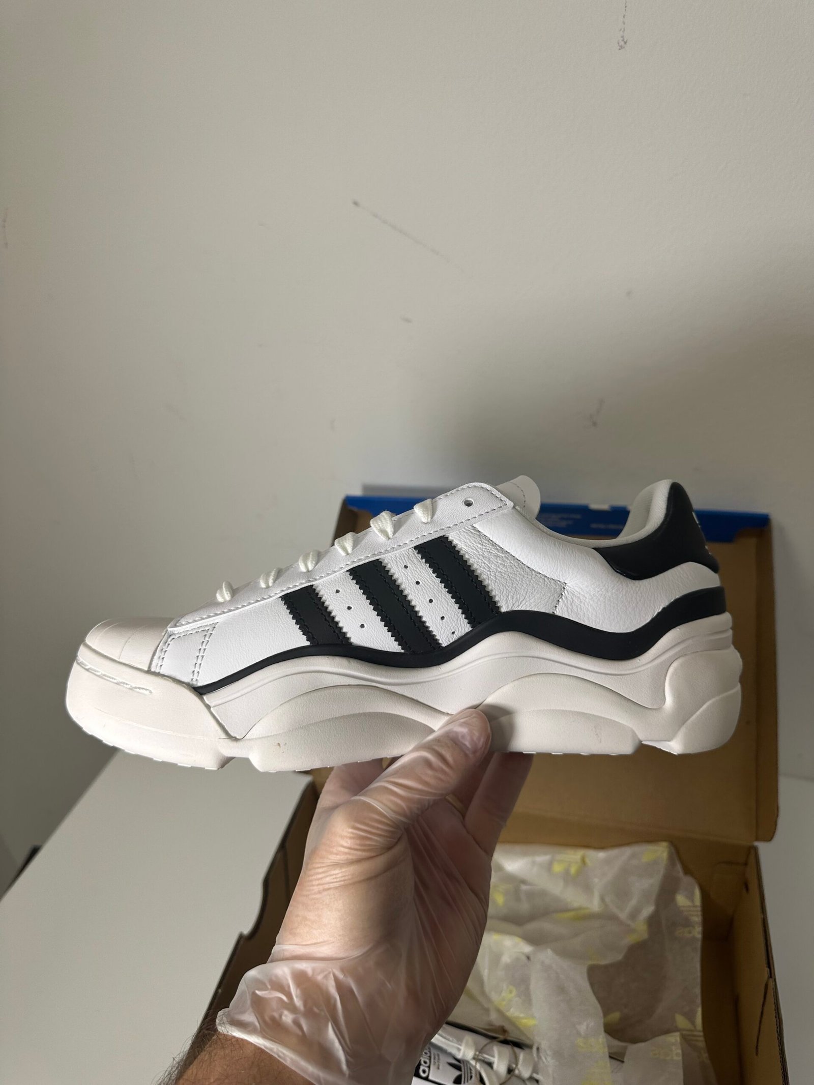 Adidas - SuperStar Millencon - Tamanho Feminino 9,5US - Produto Novo (Na Caixa) - Imagem 3